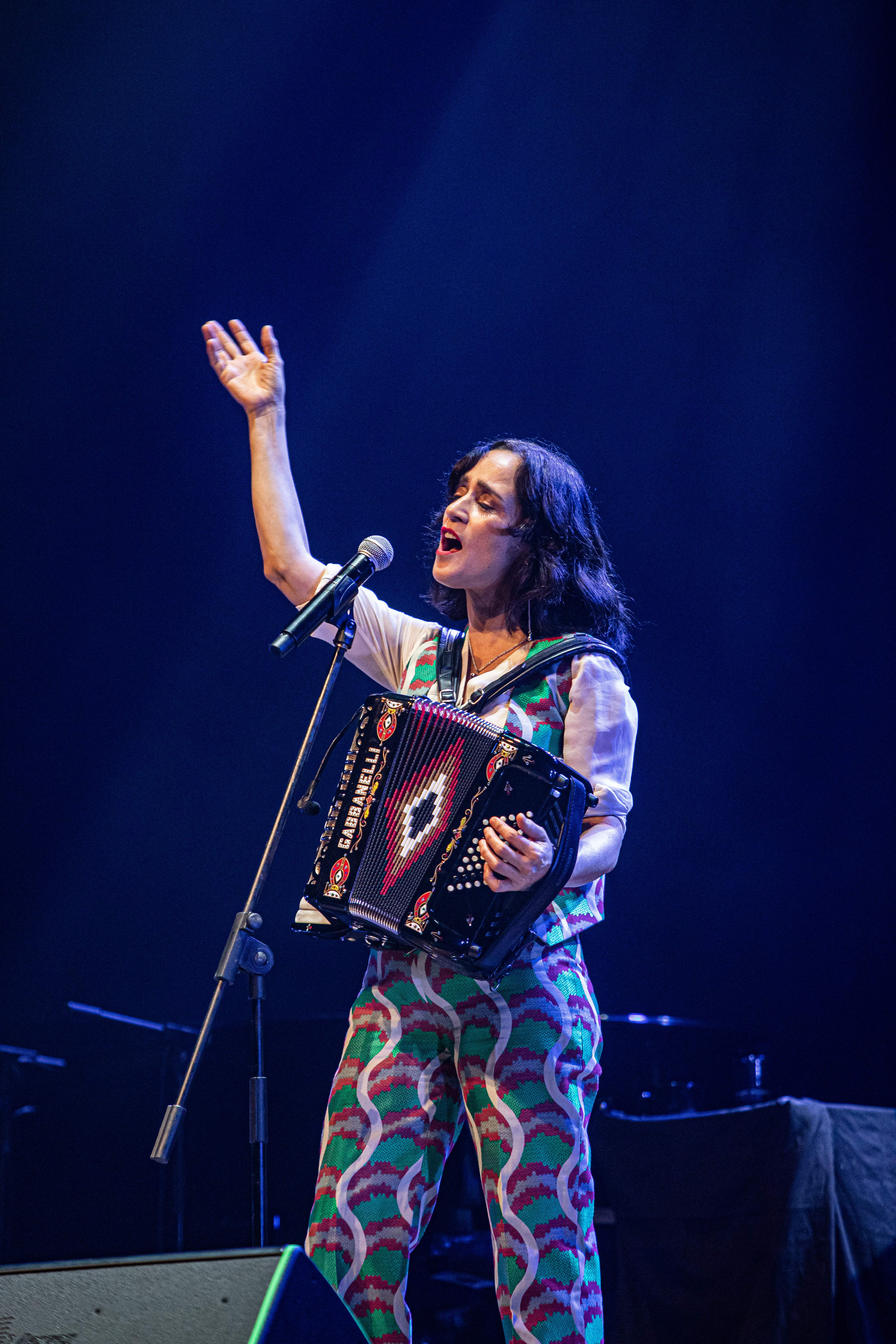 4160x6240 Julieta Venegas: entre la emoción y el empoderamientoúsica