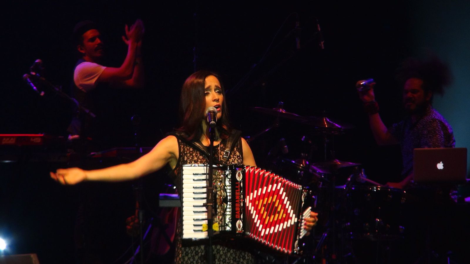 1600x900 Julieta Venegas Momentos no Teatro Riachuelo