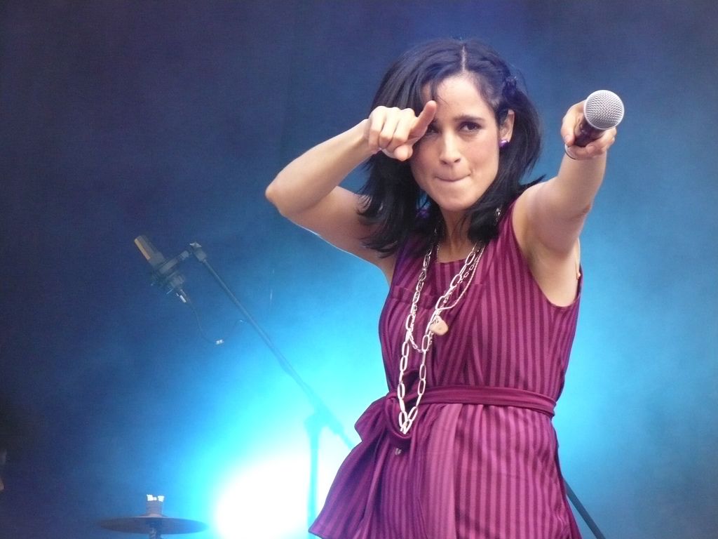 1024x768 Julieta Venegas llega a Bariloche