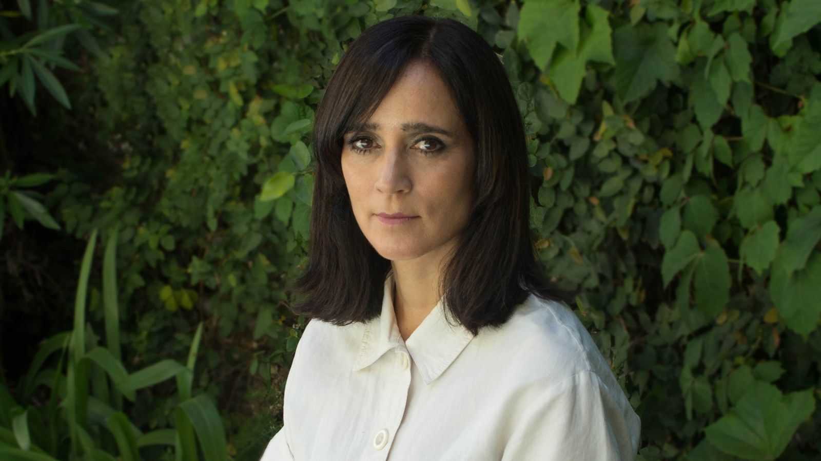 1600x900 Review: Julieta Venagas''s Tu Historia'