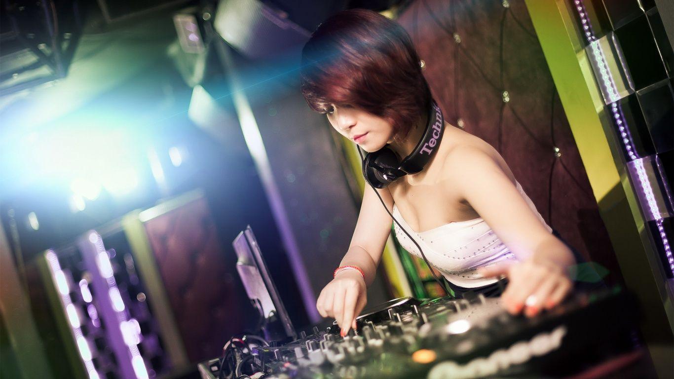 1366x768 DJ Wallpaper 1366x768