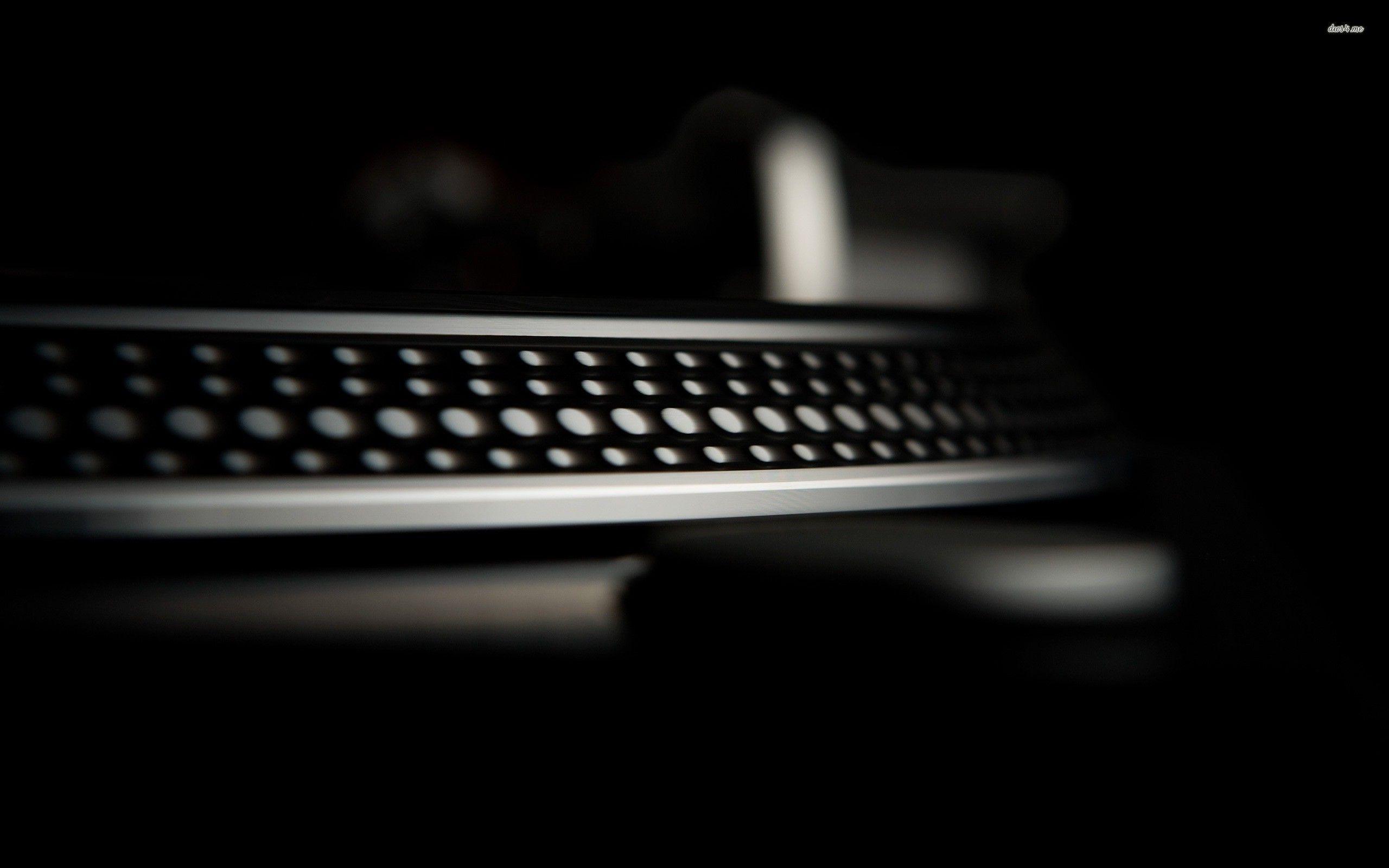 2560x1600 Turntable Wallpaper