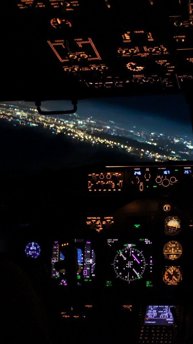 675x1200 Live from the Flight Deck final 25R into