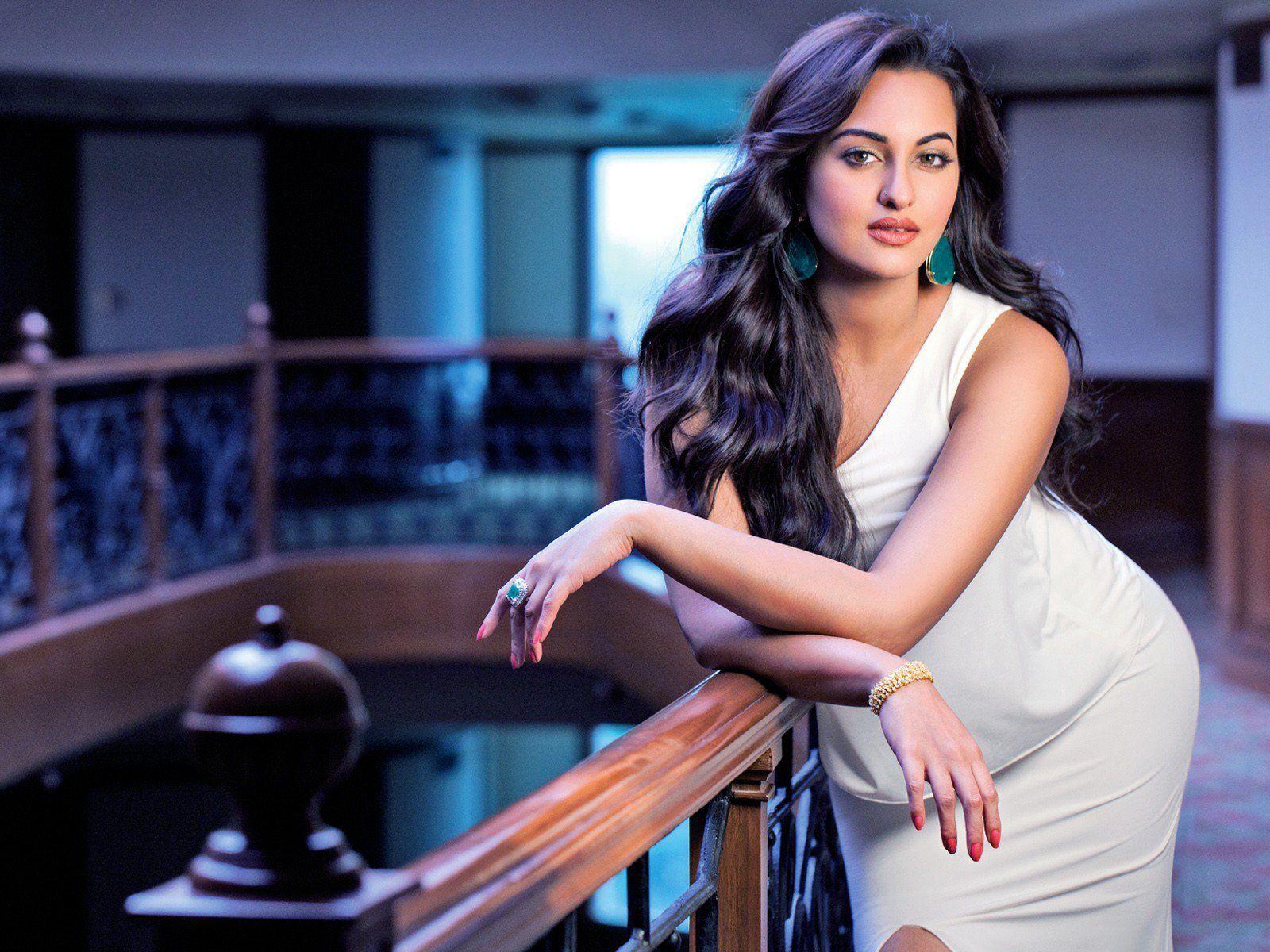 1600x1200 Sonakshi Sinha Wide 1600x1200 Resolution HD 4k