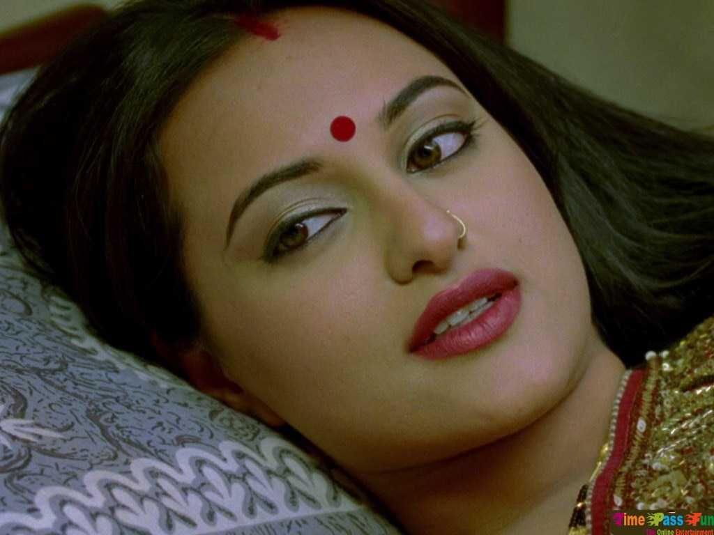1024x768 hot sonakshi sinha wallpaper 587 - Sonakshi Sihna HD Wallpaper