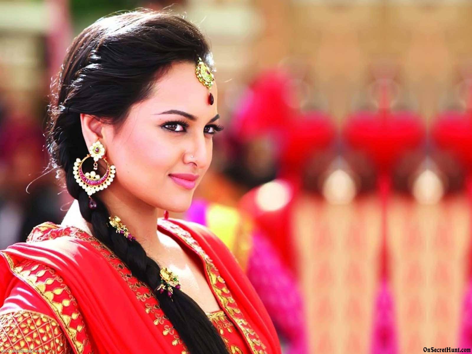 1600x1200 Sonakshi Sinha Wallpaper