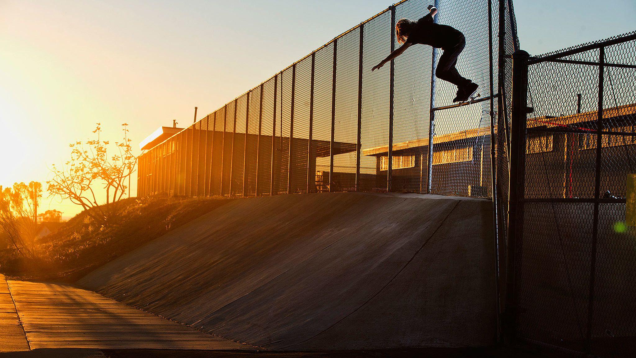 2048x1152 Thrasher Wallpaper