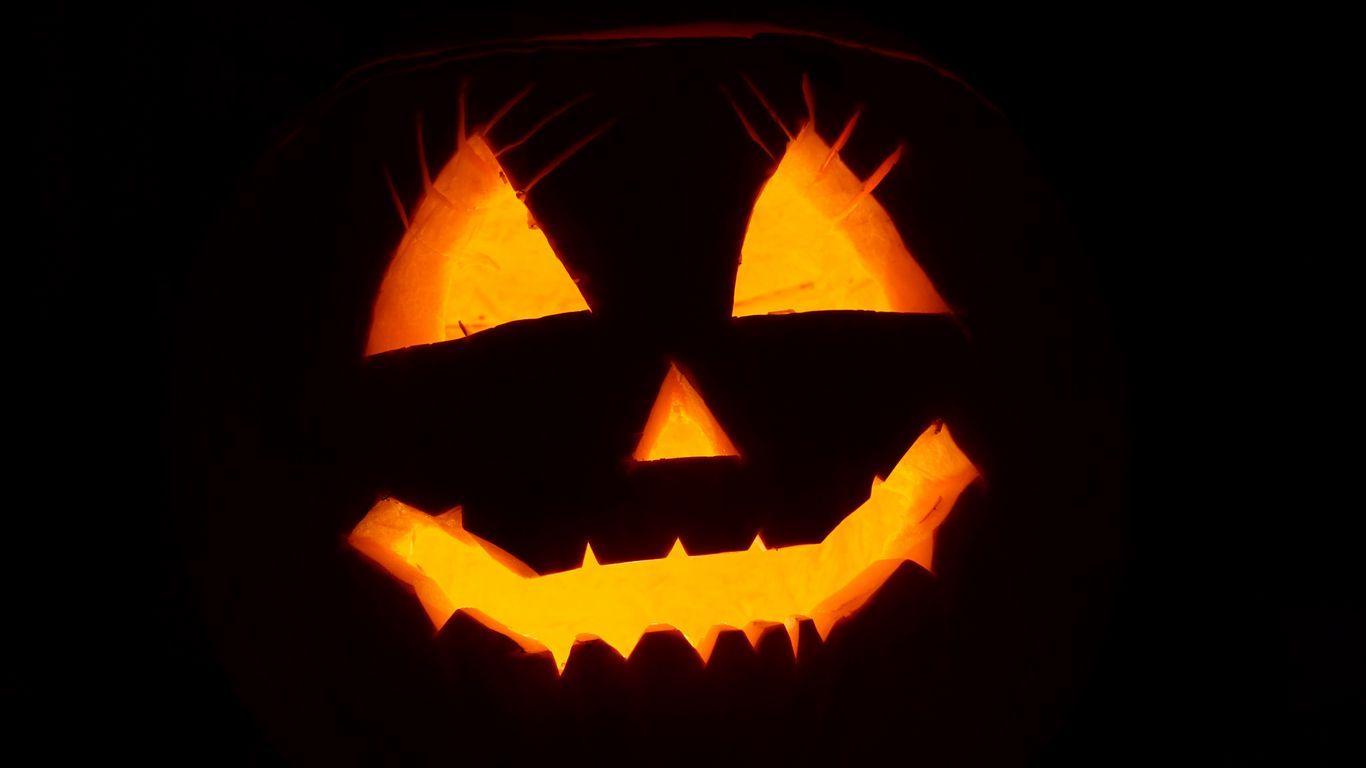1366x768 Download wallpaper 1366x768 halloween, face, black background