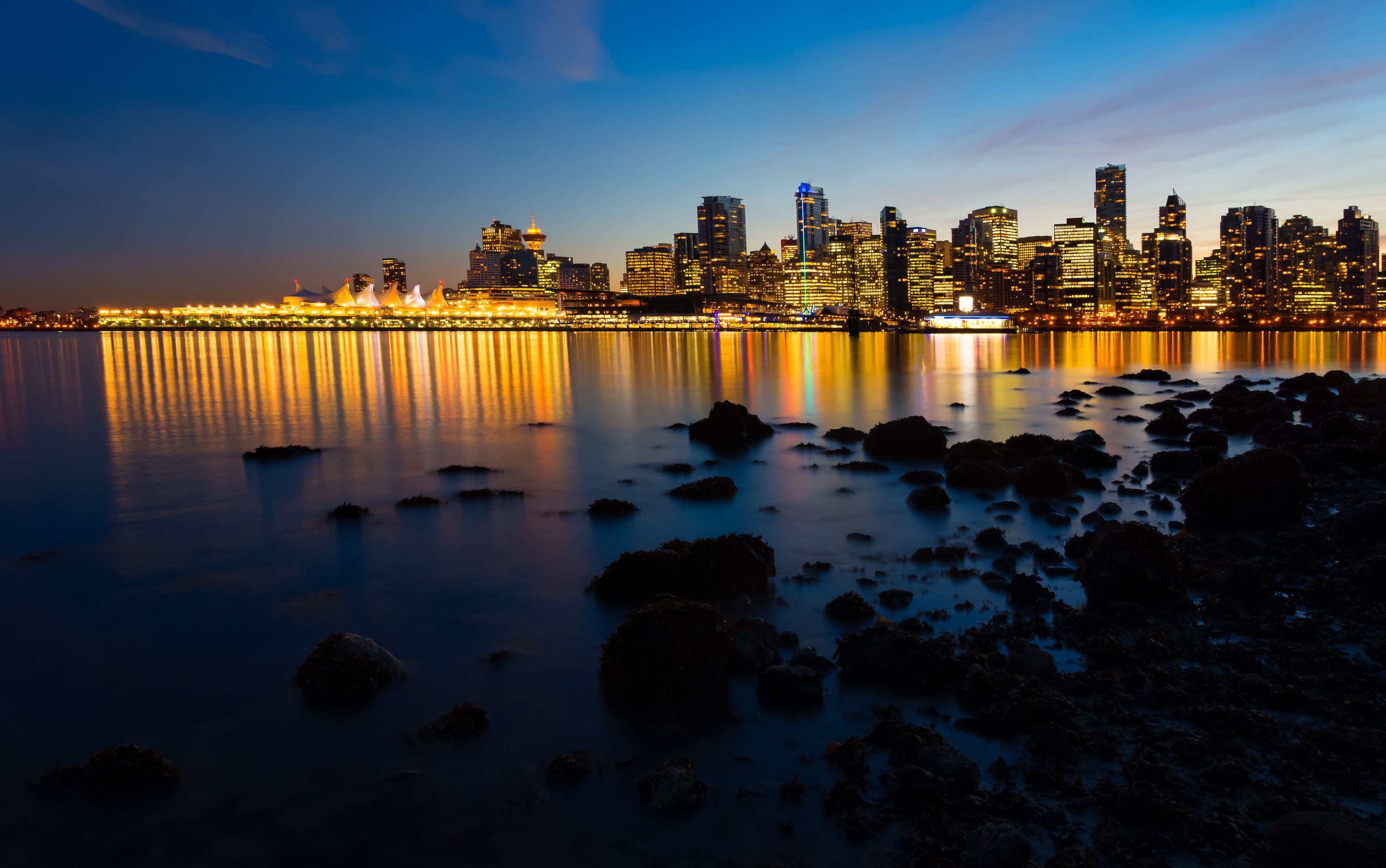 3200x2005 Cityscape Near Body Of Water · Free