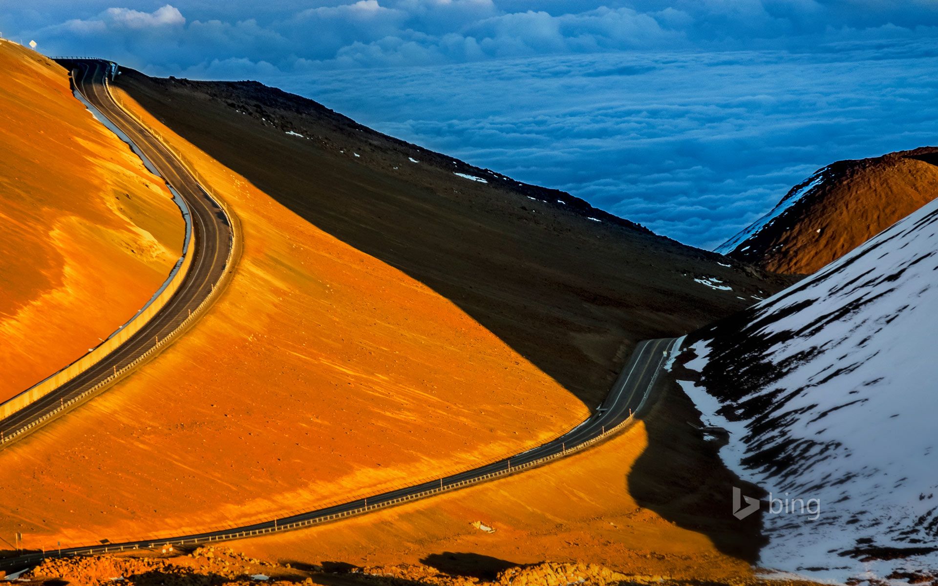 1920x1200 The road up Mauna Kea on the Big Island of Hawaii Wallpaper