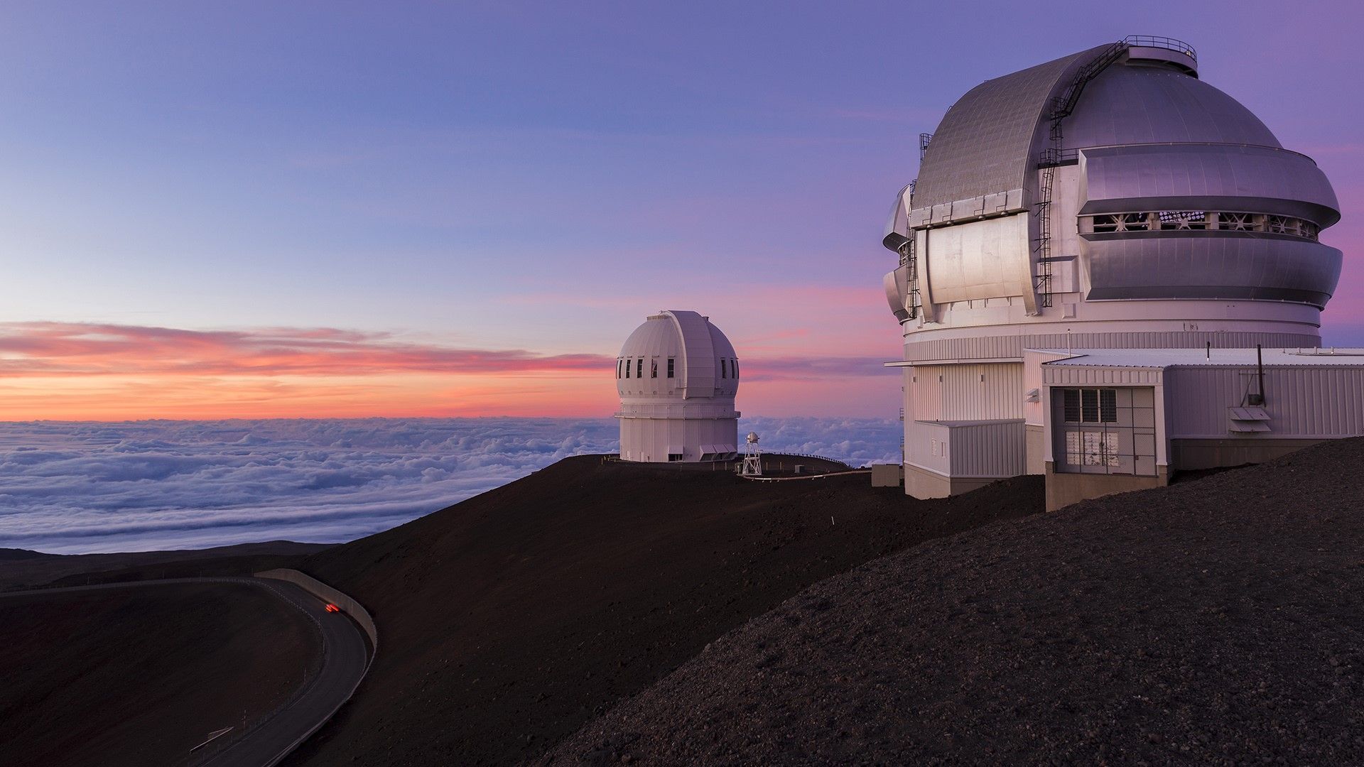 1920x1080 Mauna Kea telescopes at sunset, Big Island, Hawaii, USA. Windows Spotlight Image