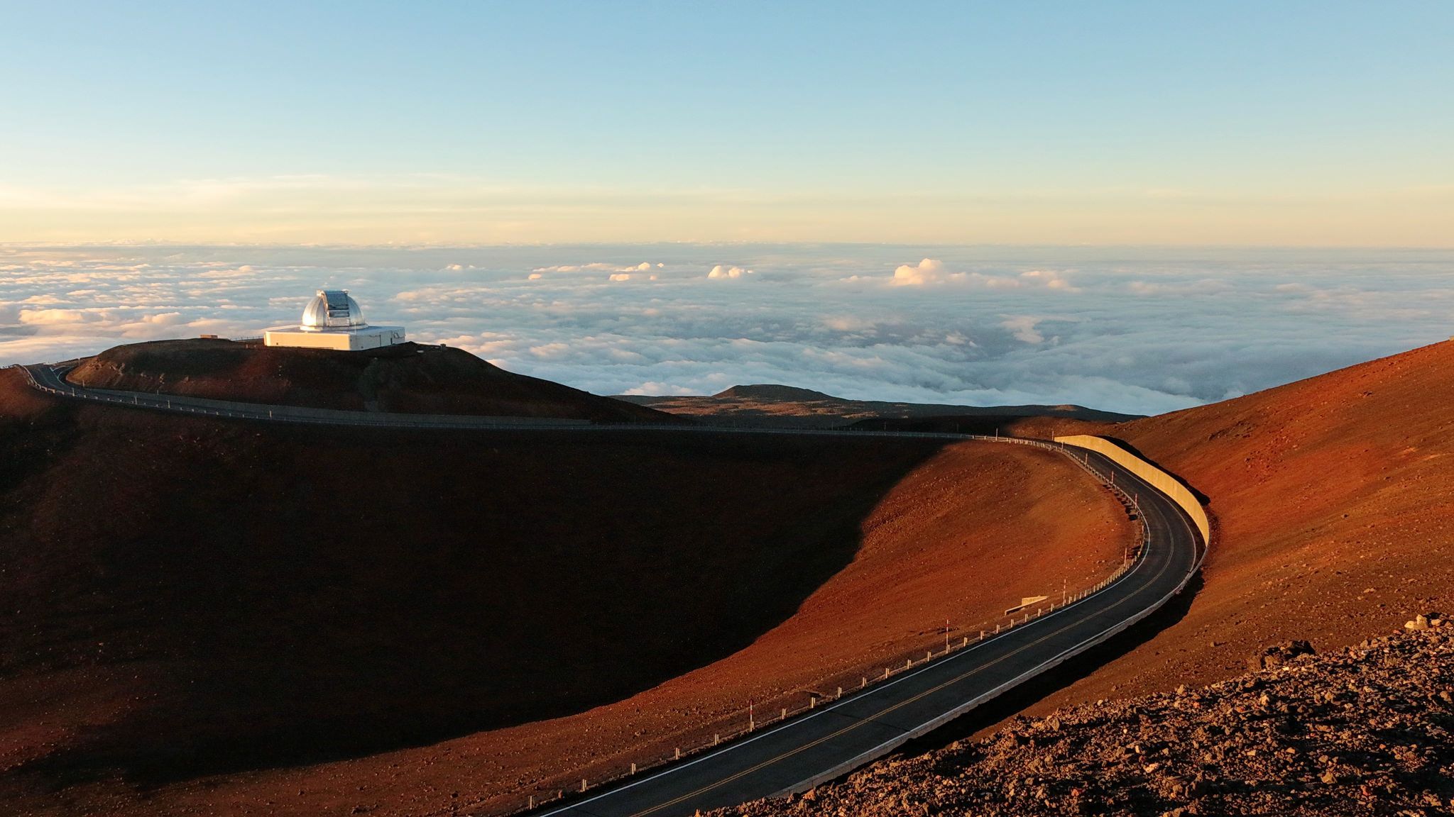 2048x1152 Mauna Kea Observatories Wallpaper