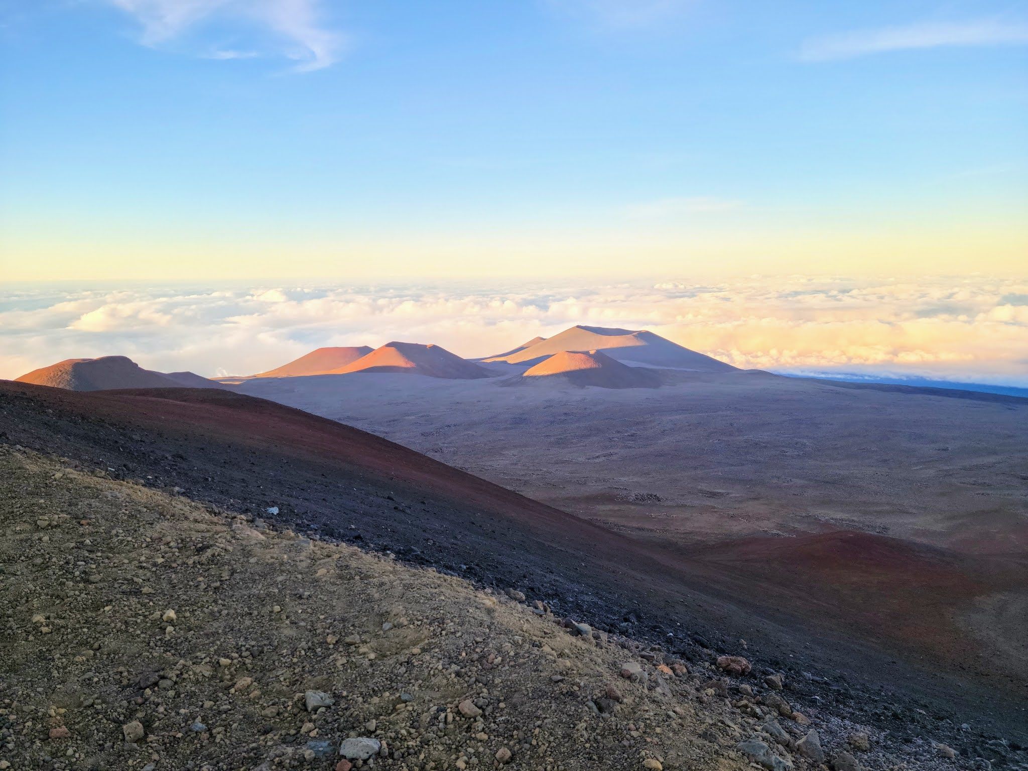 2048x1536 Iron Hiker: Mauna Kea, HI