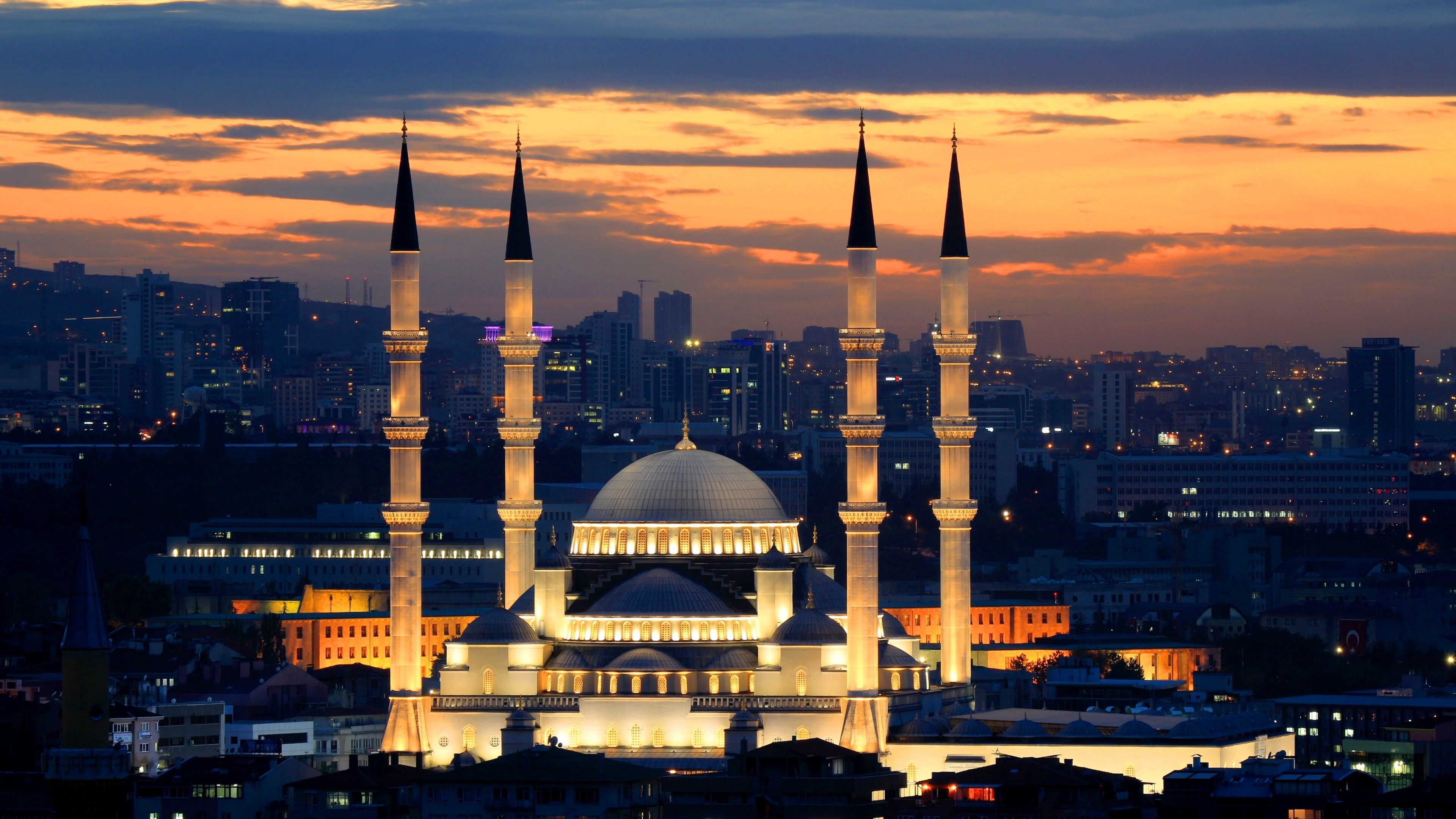 3840x2160 Mosque Night Wallpaper
