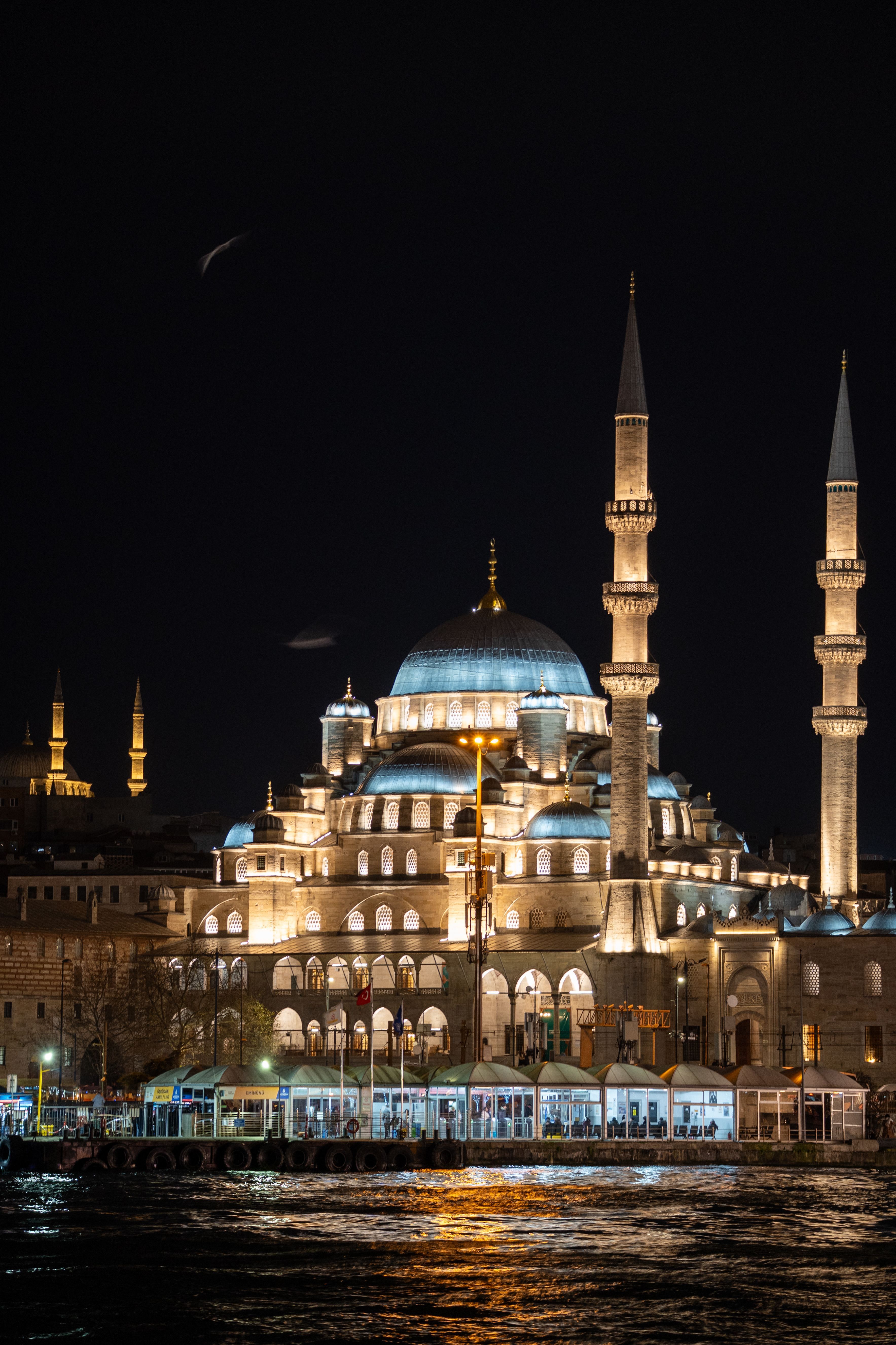 3534x5301 Illuminated New Mosque at Night in Istanbul · Free