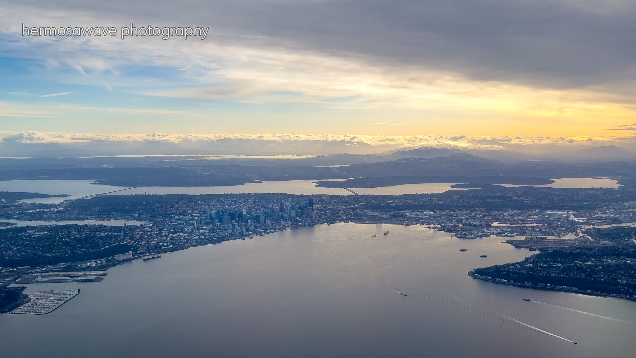 2048x1152 Hermosawave Photography: Above Seattle