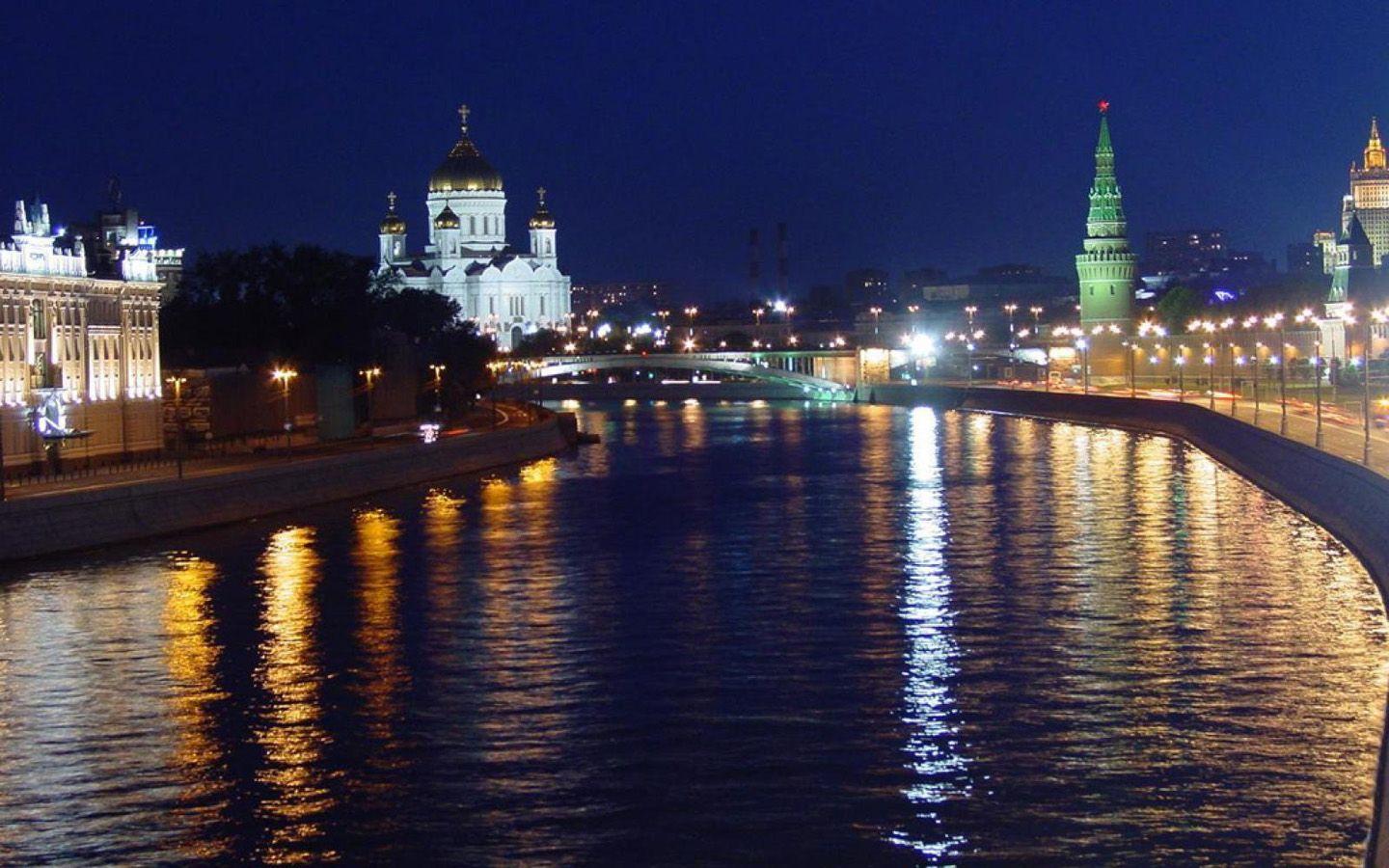 Живете в москве. Реки Москвы. Ночная Москва река. Москва река ночью. Москва река панорама.