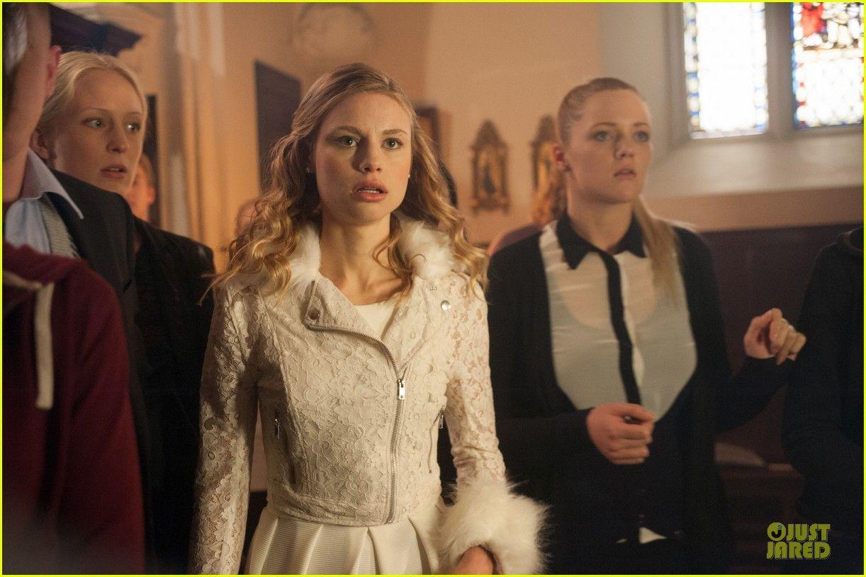 1222x815 Dominic Sherwood & Lucy Fry: 'Vampire Academy' Moroi Infographic