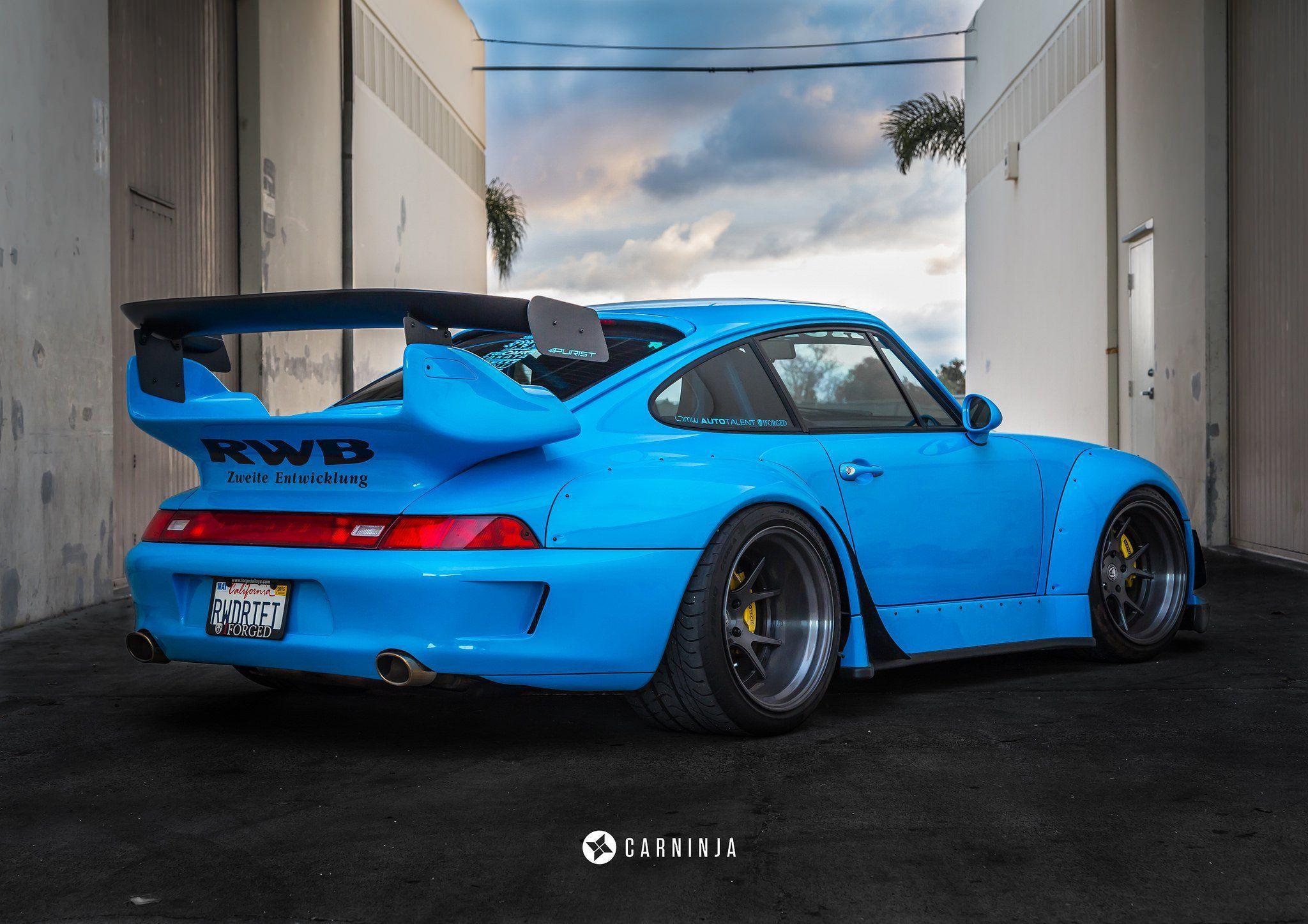 Porsche rwb. Porsche 993 RWB. Porsche 911 993 RWB. Porsche 911 обвес RWB. Порше 911 в обвесе RWB.