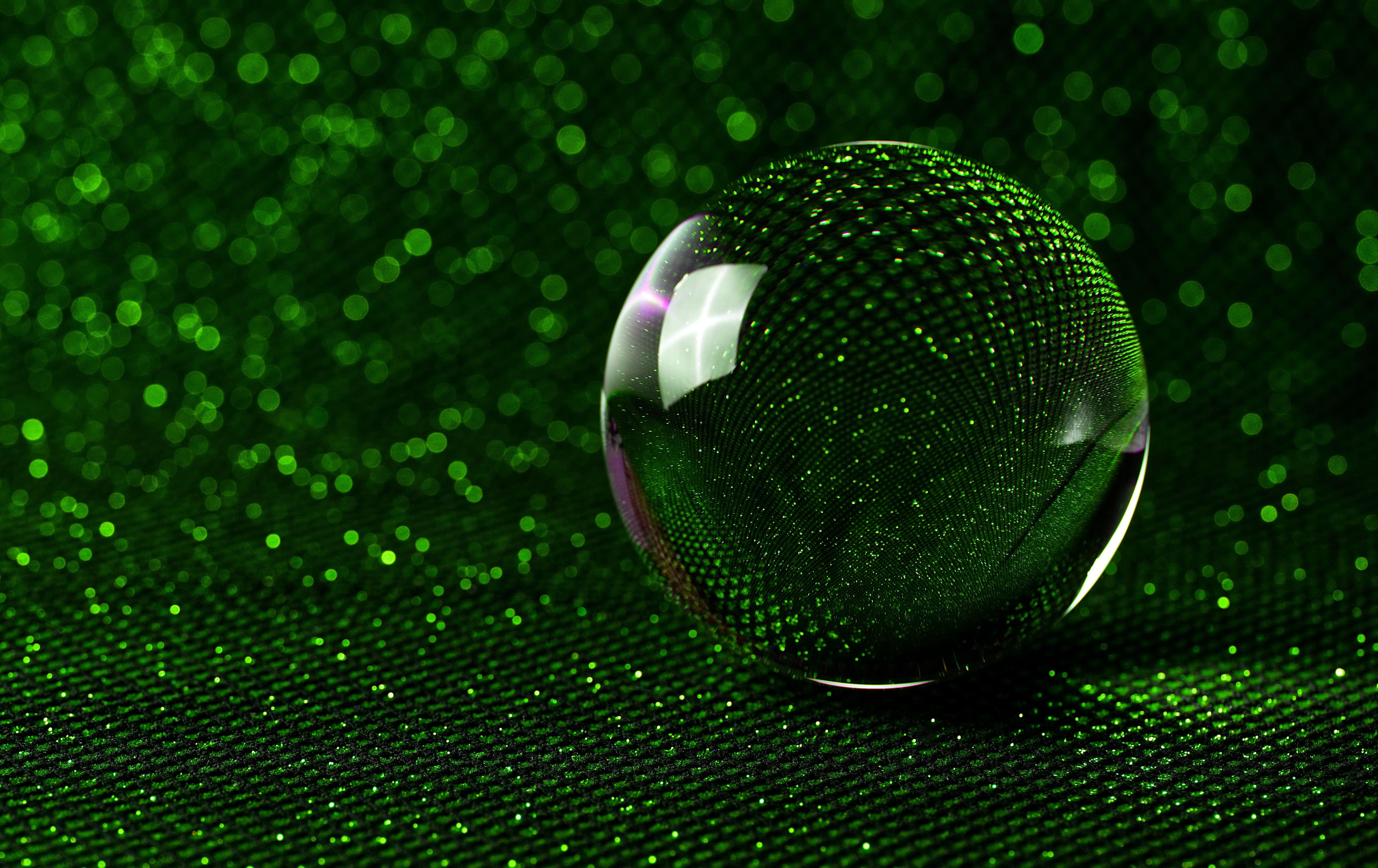 5557x3503 Wallpaper Sphere, 3D, Glass, Ball, Green, Glitter, 5K, Abstract
