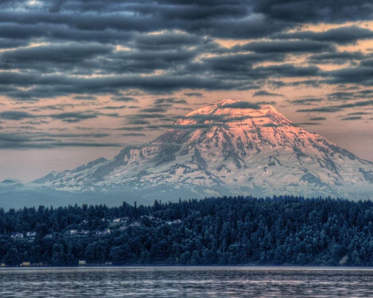 1280x1024 Majestic Mount Rainier desktop PC and Mac wallpaper