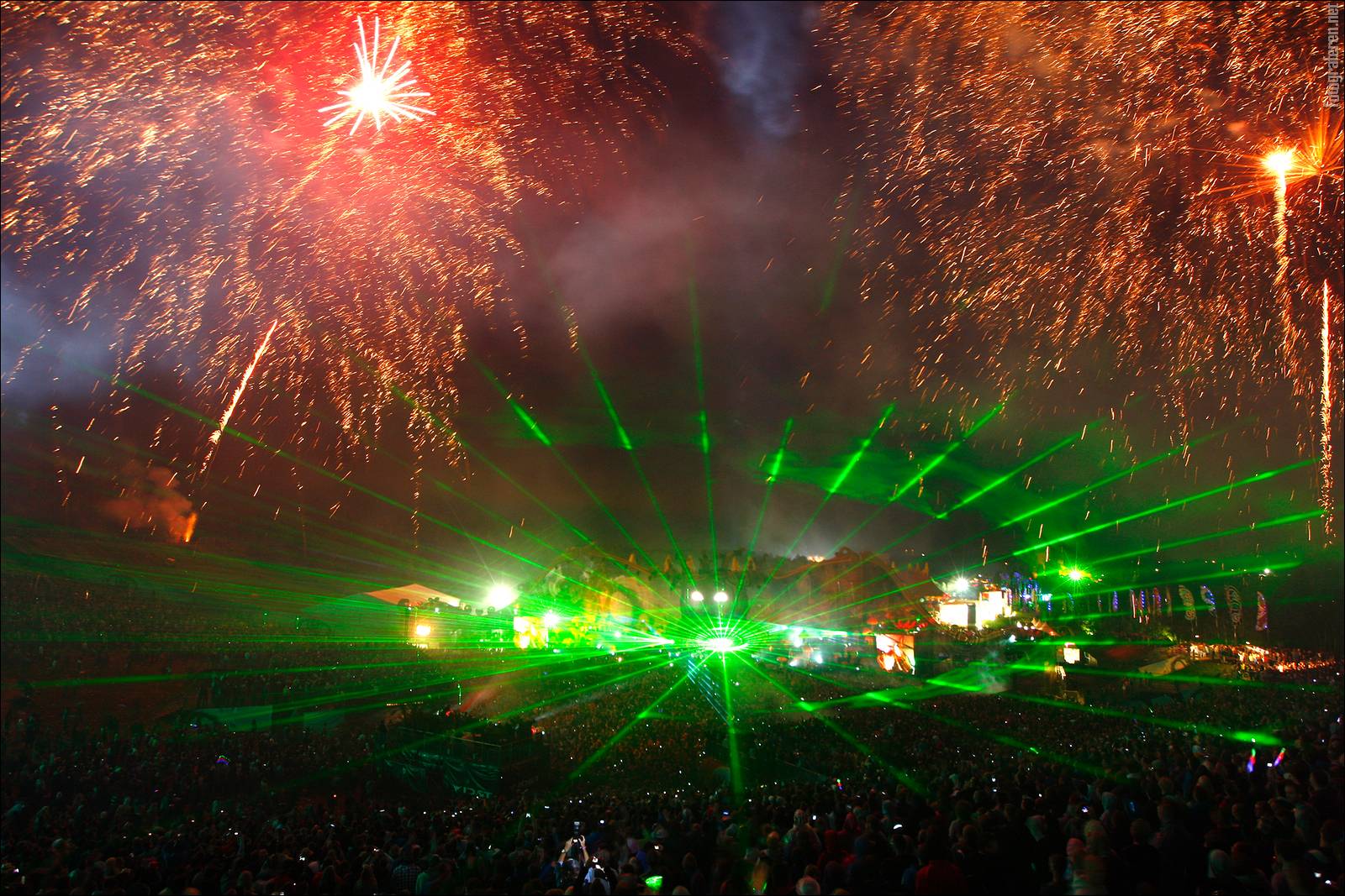 1600x1067 Tomorrowland 2017 Laser Show HD Wallpaper