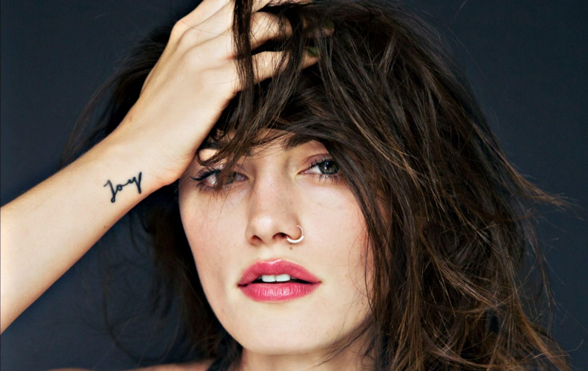1900x1200 1900x1200px Phoebe Tonkin 343.41 KB
