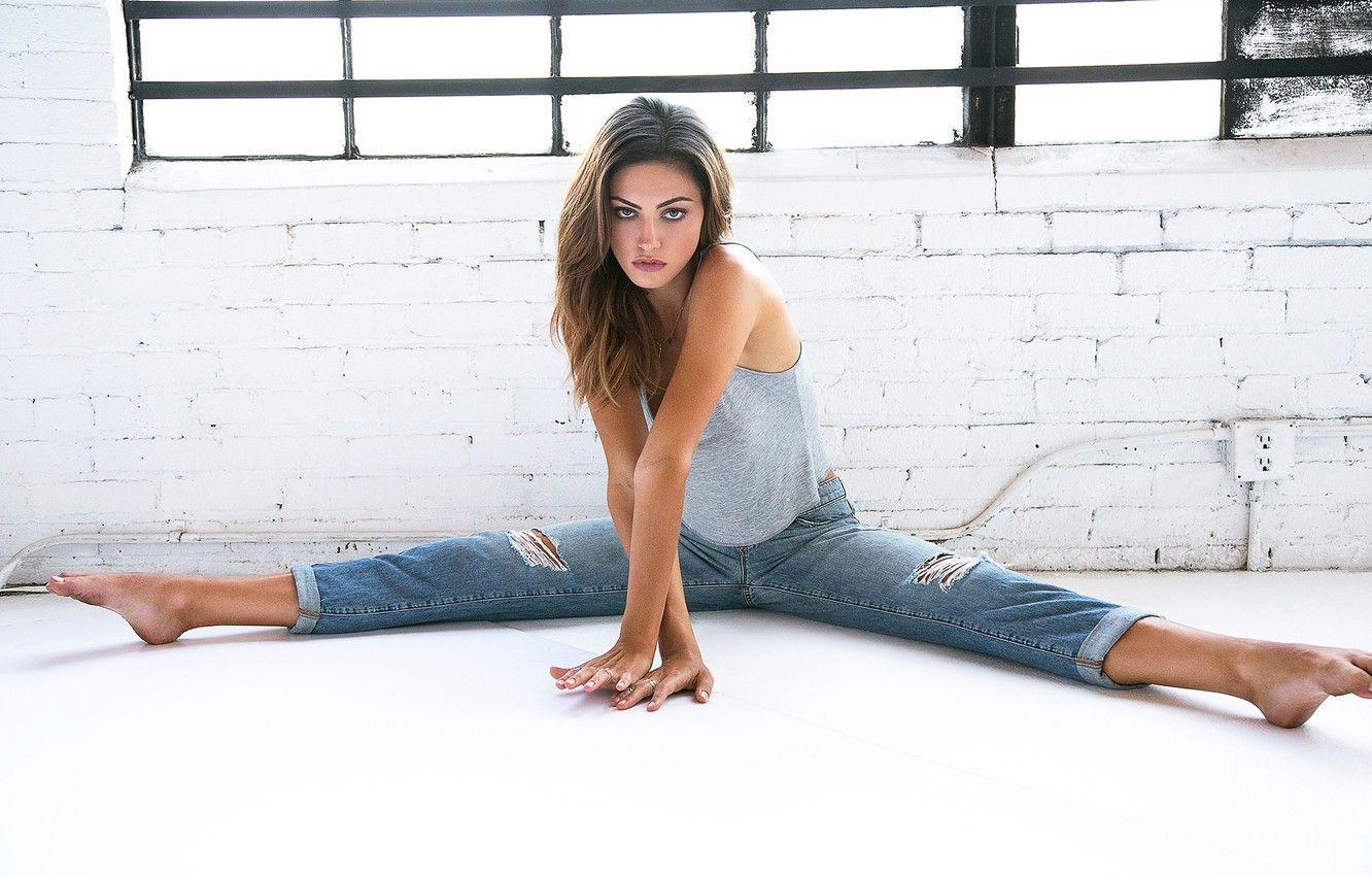 1332x850 Wallpaper look, girl, model, jeans, Mike, actress, Phoebe Tonkin