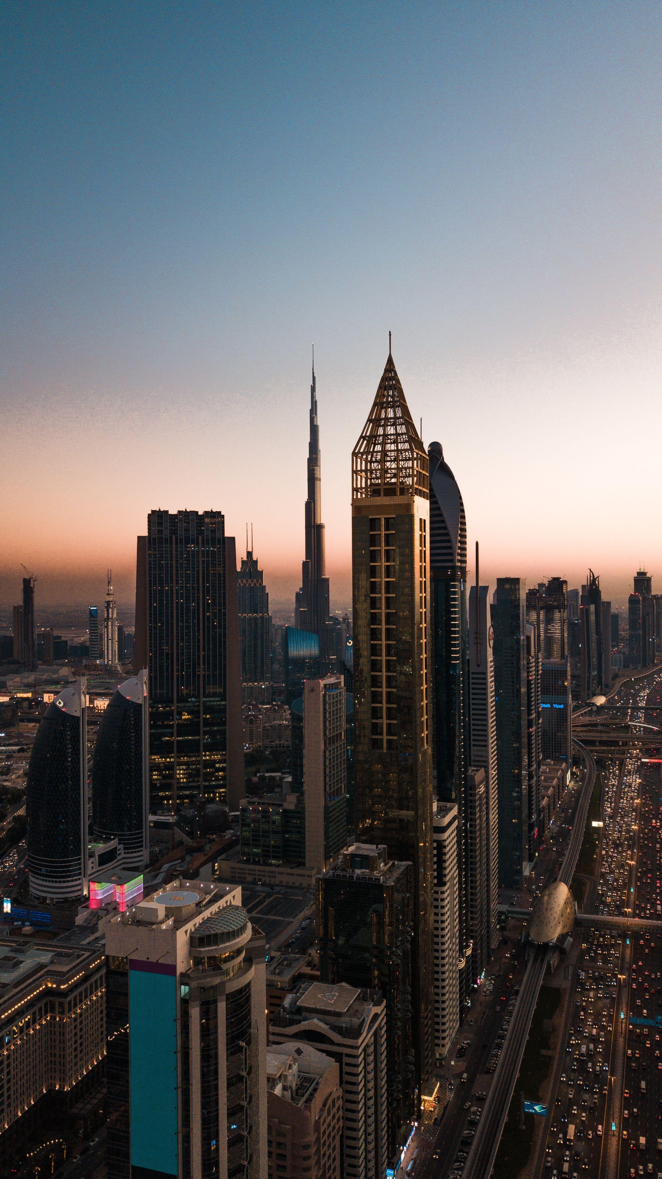 2242x3992 Golden hour traffic in Dubai [22423992] in 2020