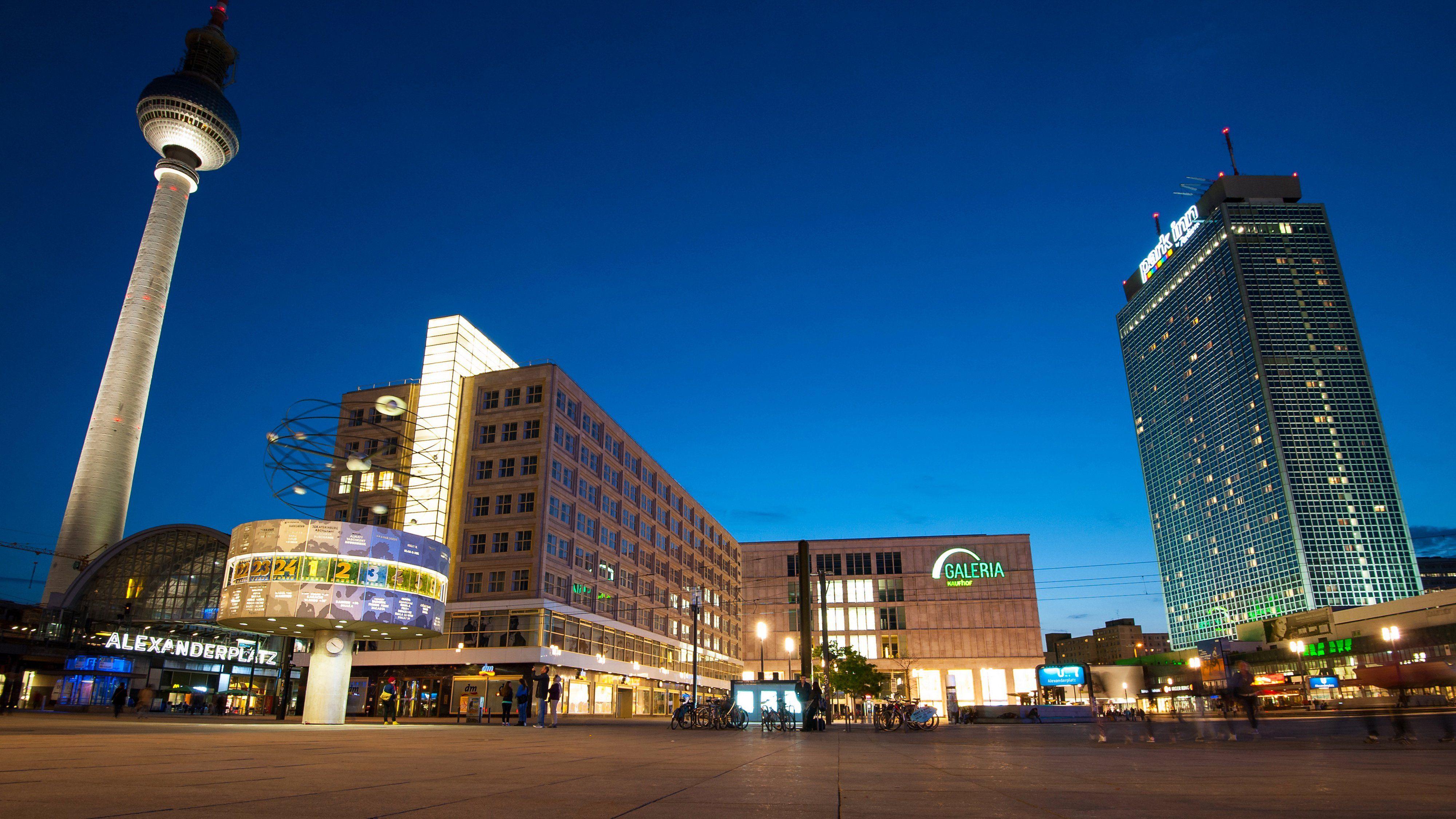 4000x2250 Berlin Germany Houses Street Night Cities wallpaperx2250