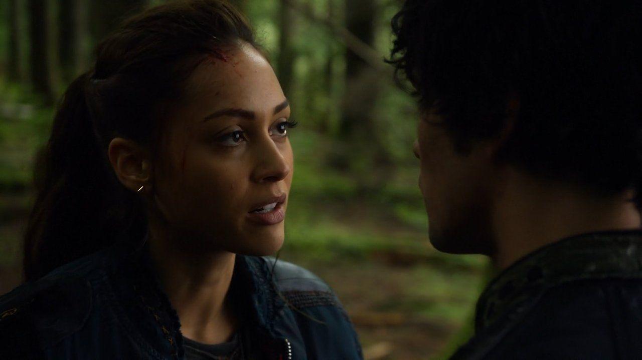 1280x719 Raven Reyes 100 (série TV) photo