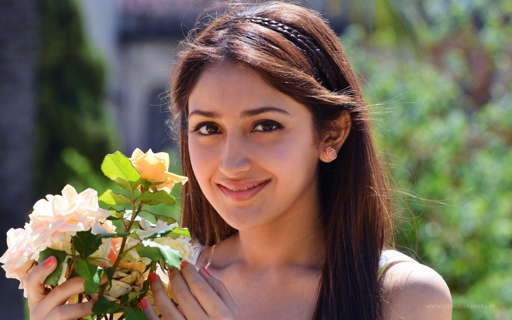1680x1050 Sayesha Saigal Telugu Actress Wallpaper in jpg format for free