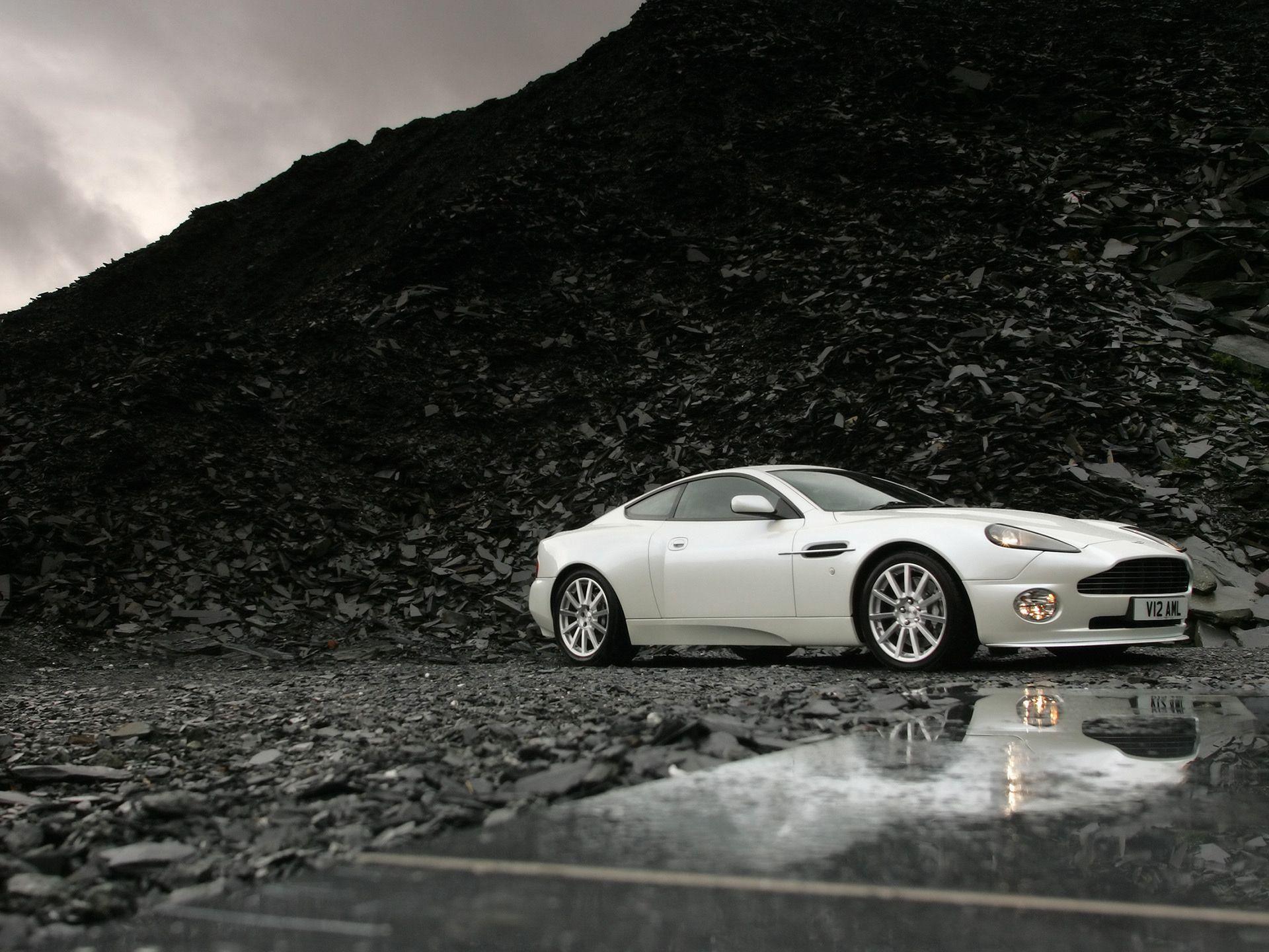 1920x1440 Aston Martin Vanquish Wallpaper, Picture, Image