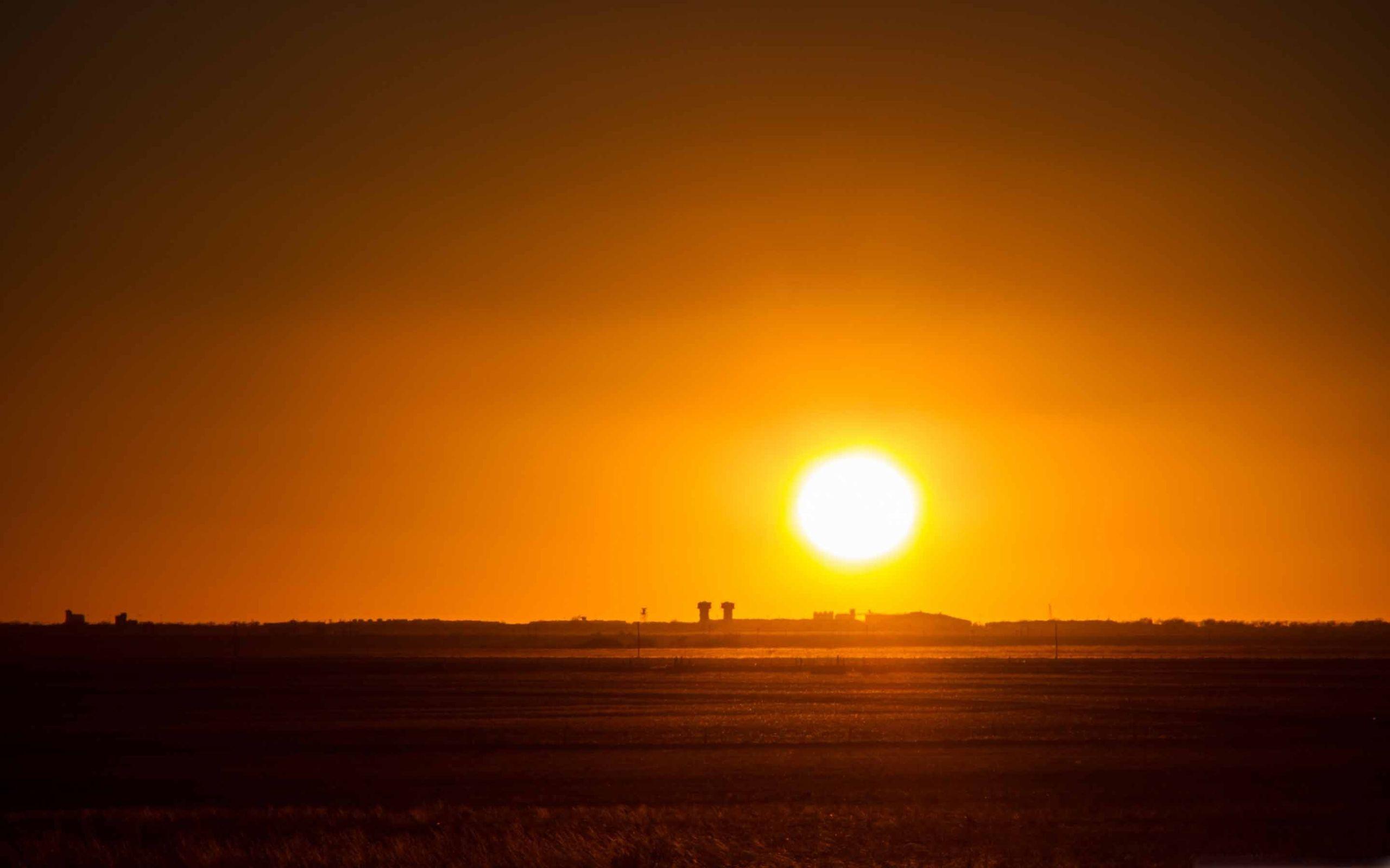 2560x1600 Gold Sunset Sky Mac Wallpaper Download