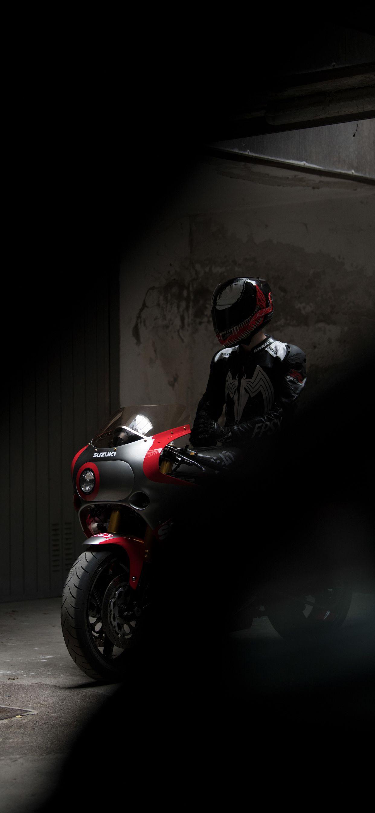 1242x2688 Suzuki GSX R 1100 Venom Helmet iPhone XS MAX HD 4k