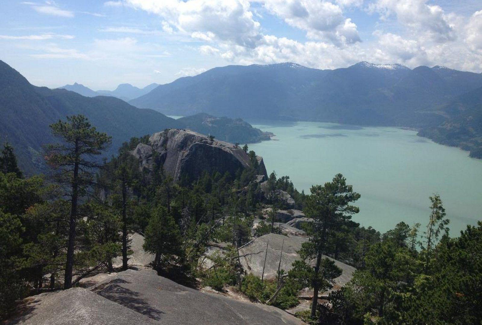 1600x1080 wallpaper: Squamish Chief British Colombia Lake