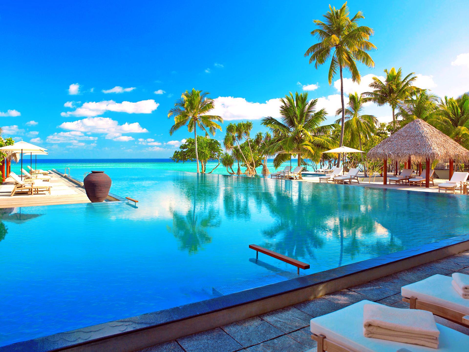 1920x1441 Maldives Resort Wallpaper