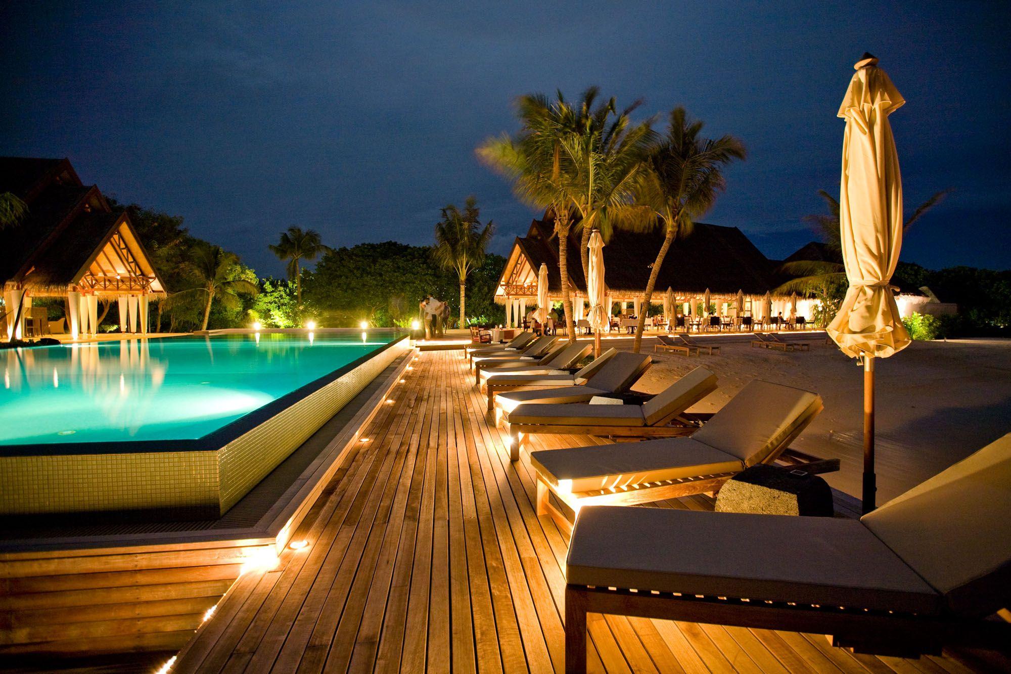 2000x1333 Free download Maldives Resort Wallpaper [2000x1333]