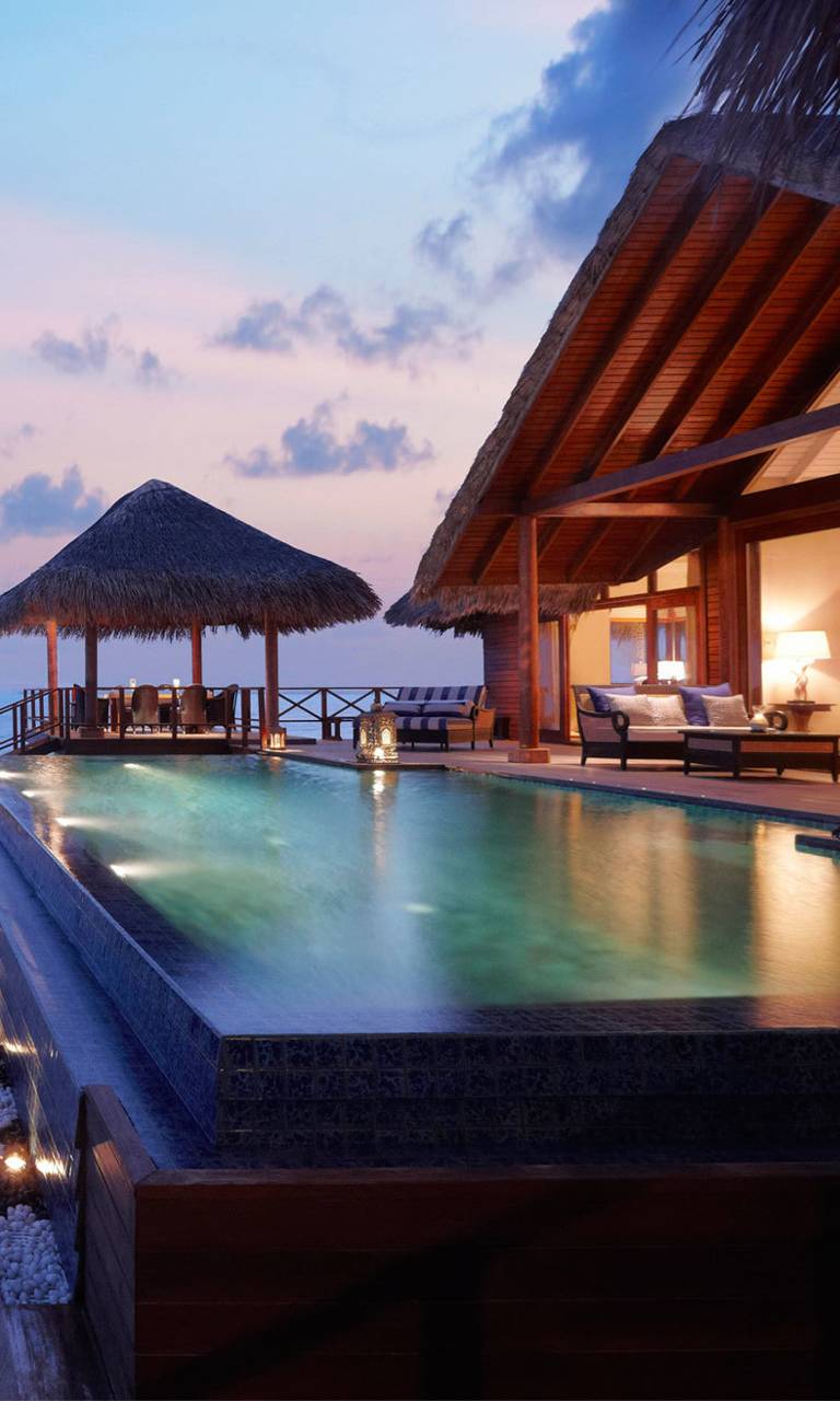 768x1280 Maldives Resort wallpaper
