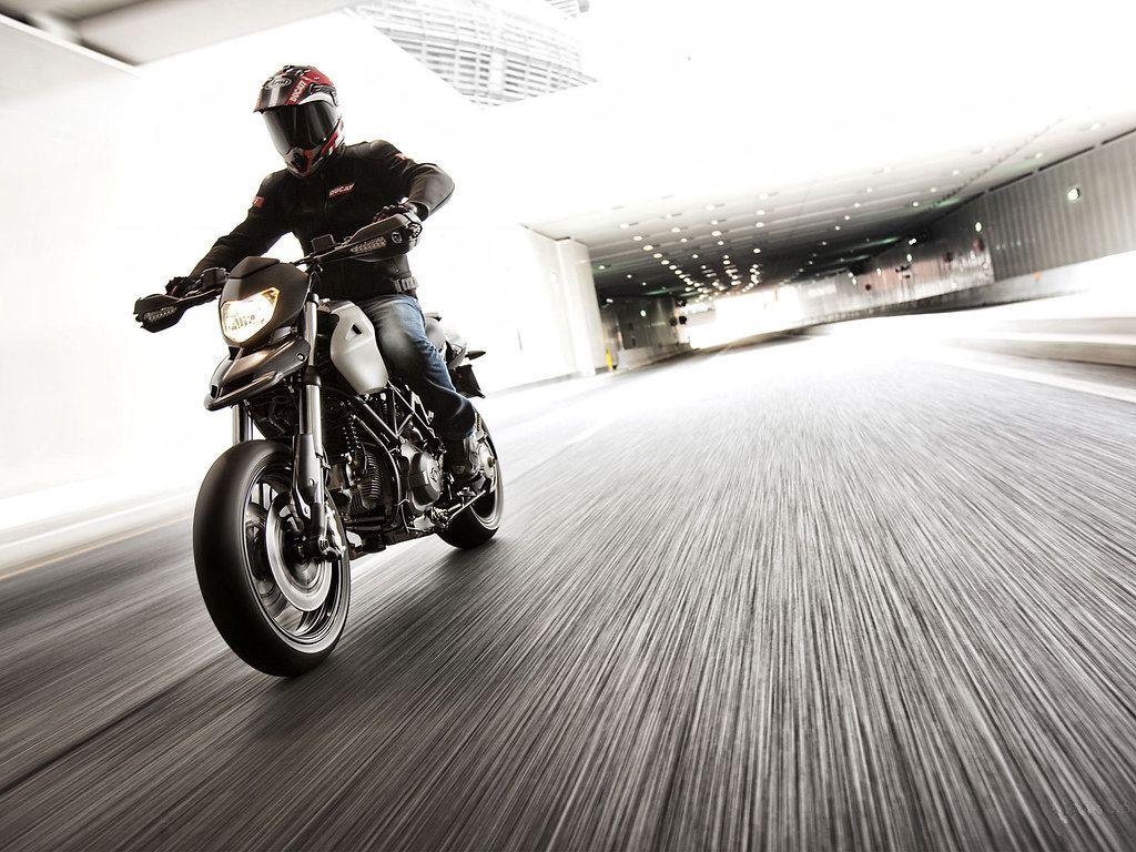 1024x768 Ducati Hypermotard wallpaper