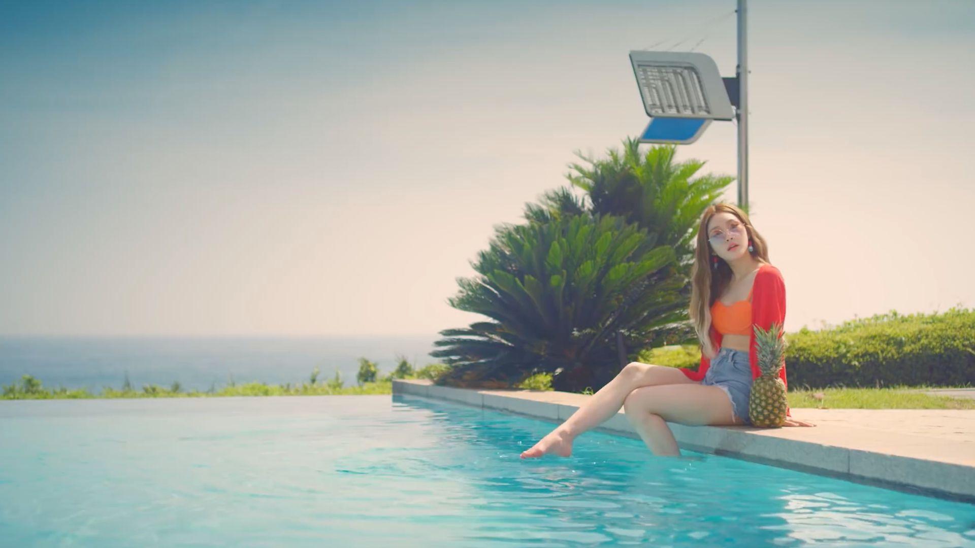1920x1080 Chungha Comes into Her Own in “Blooming Blue”