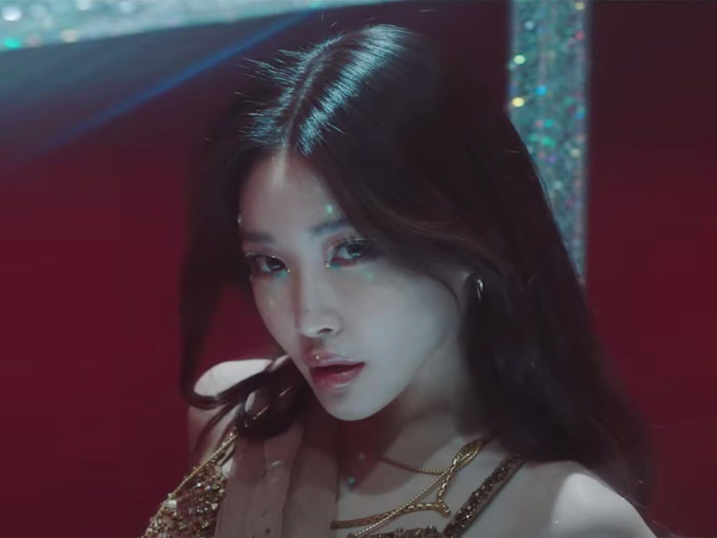 1400x1050 Watch Chung Ha vogue across the dancefloor in “Stay Tonight” MV