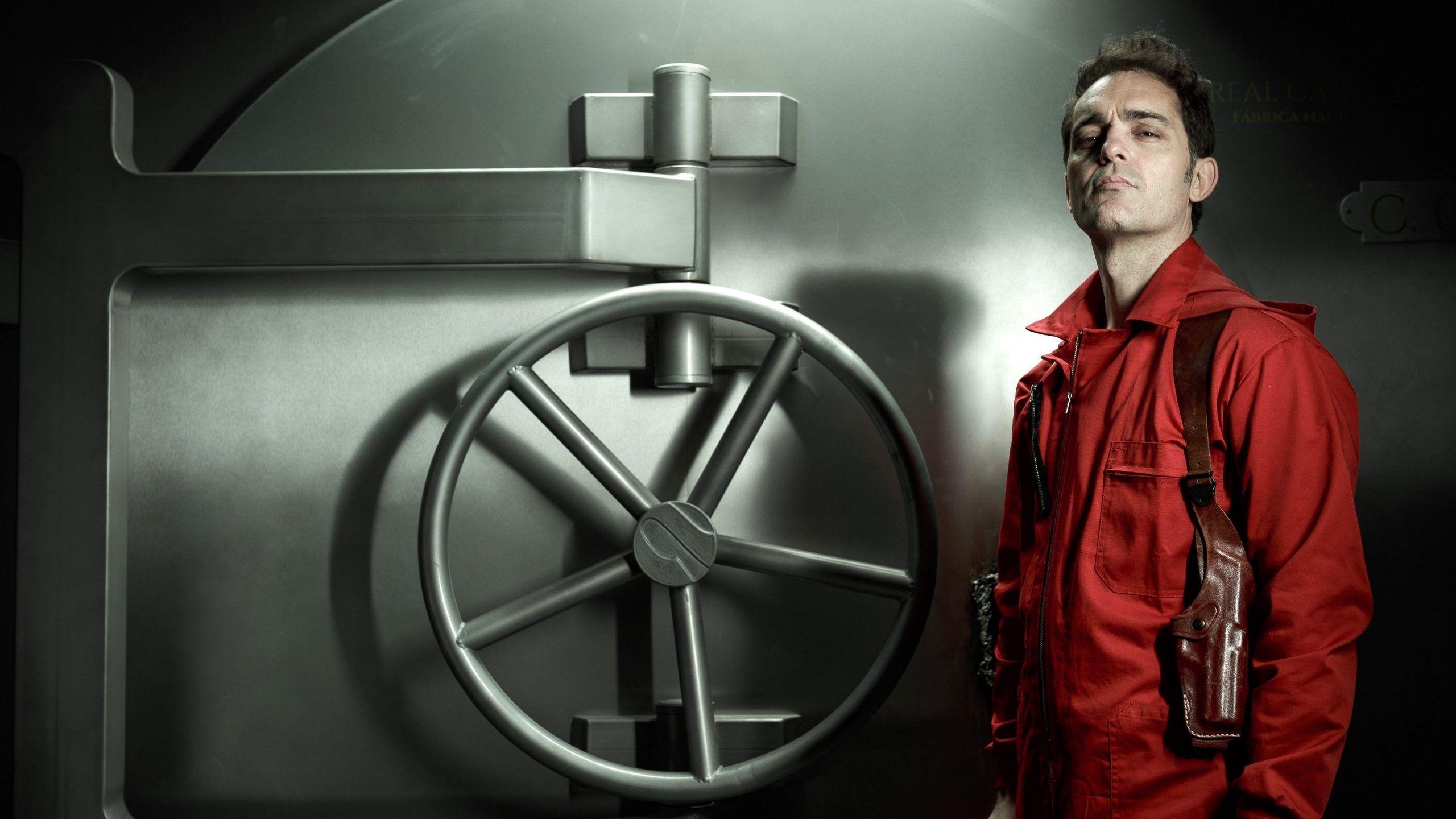 2560x1440 Money Heist: Major Character Cut from Netflix's Show?