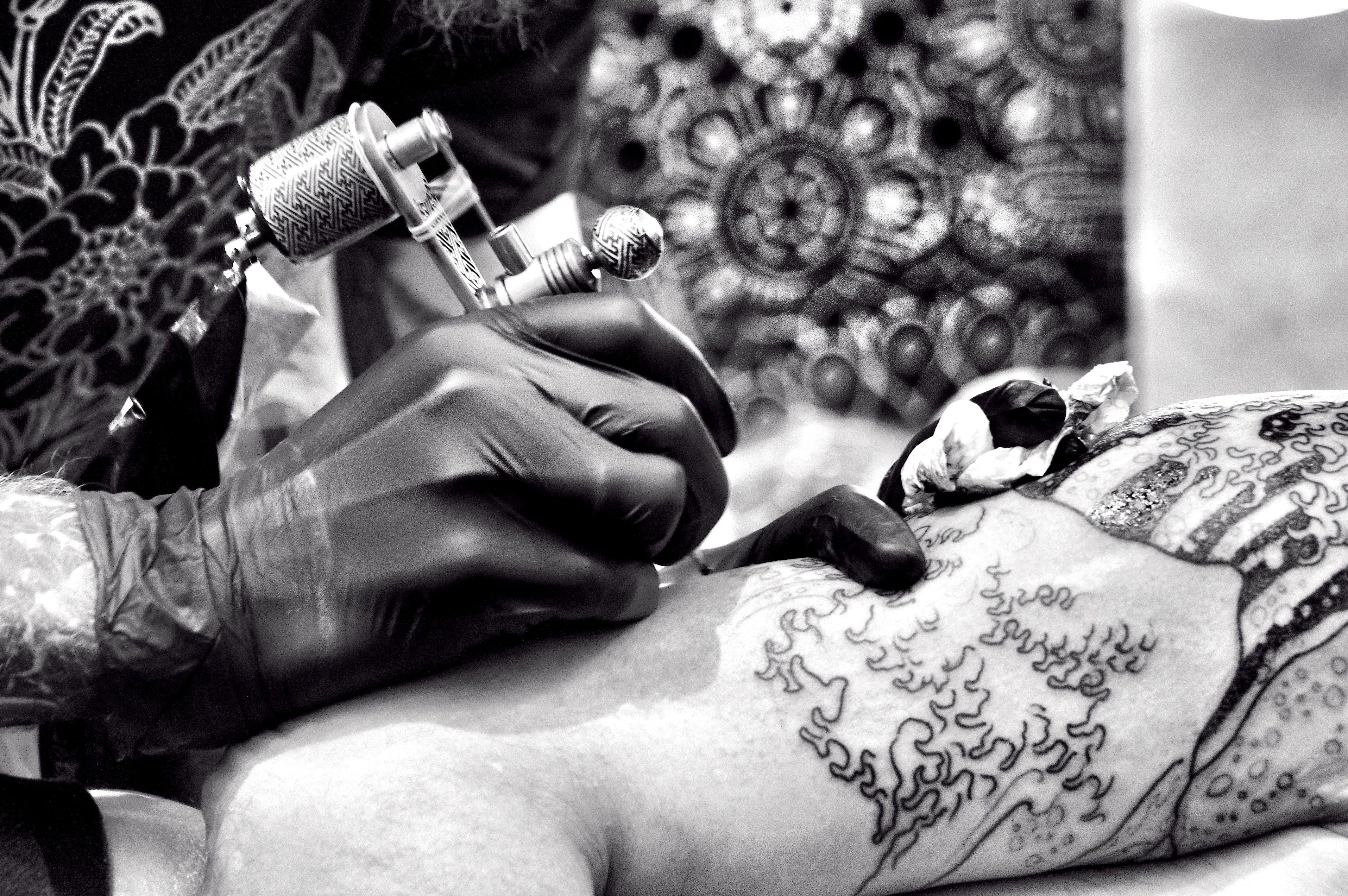 4258x2830 tattoo machine free image