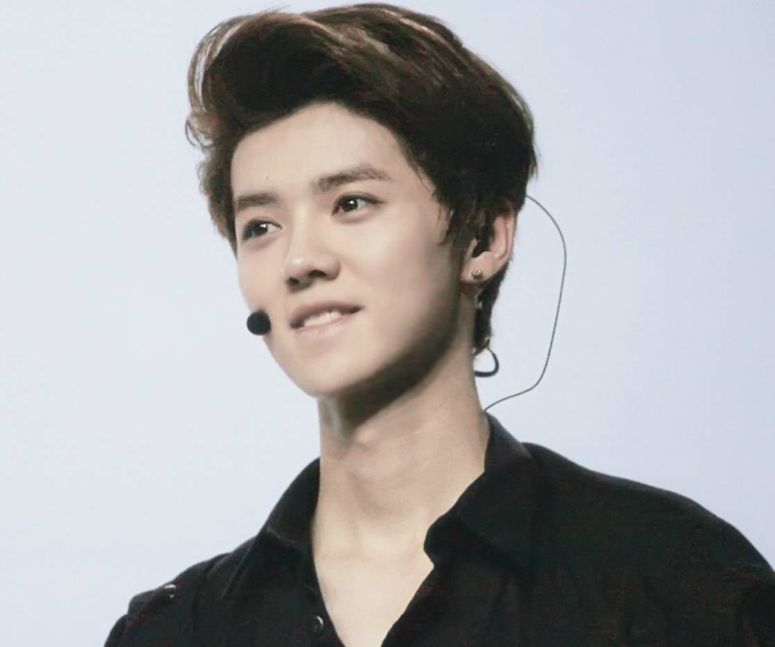 1118x934 Luhan wallpaper