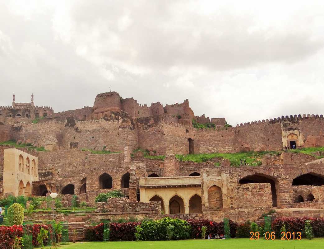 1042x800 Photos of Golconda Fort. Image and Pics