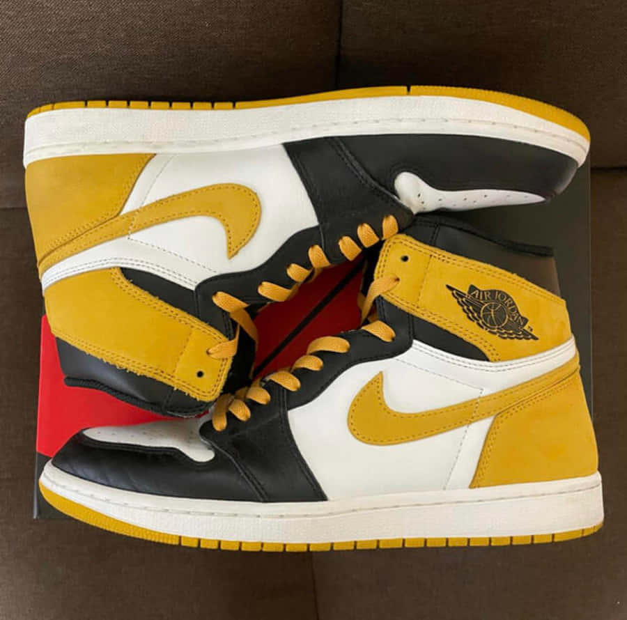 900x890 Download free Nike Air Jordan 1 Retro High Og Yellow Black Wallpaper