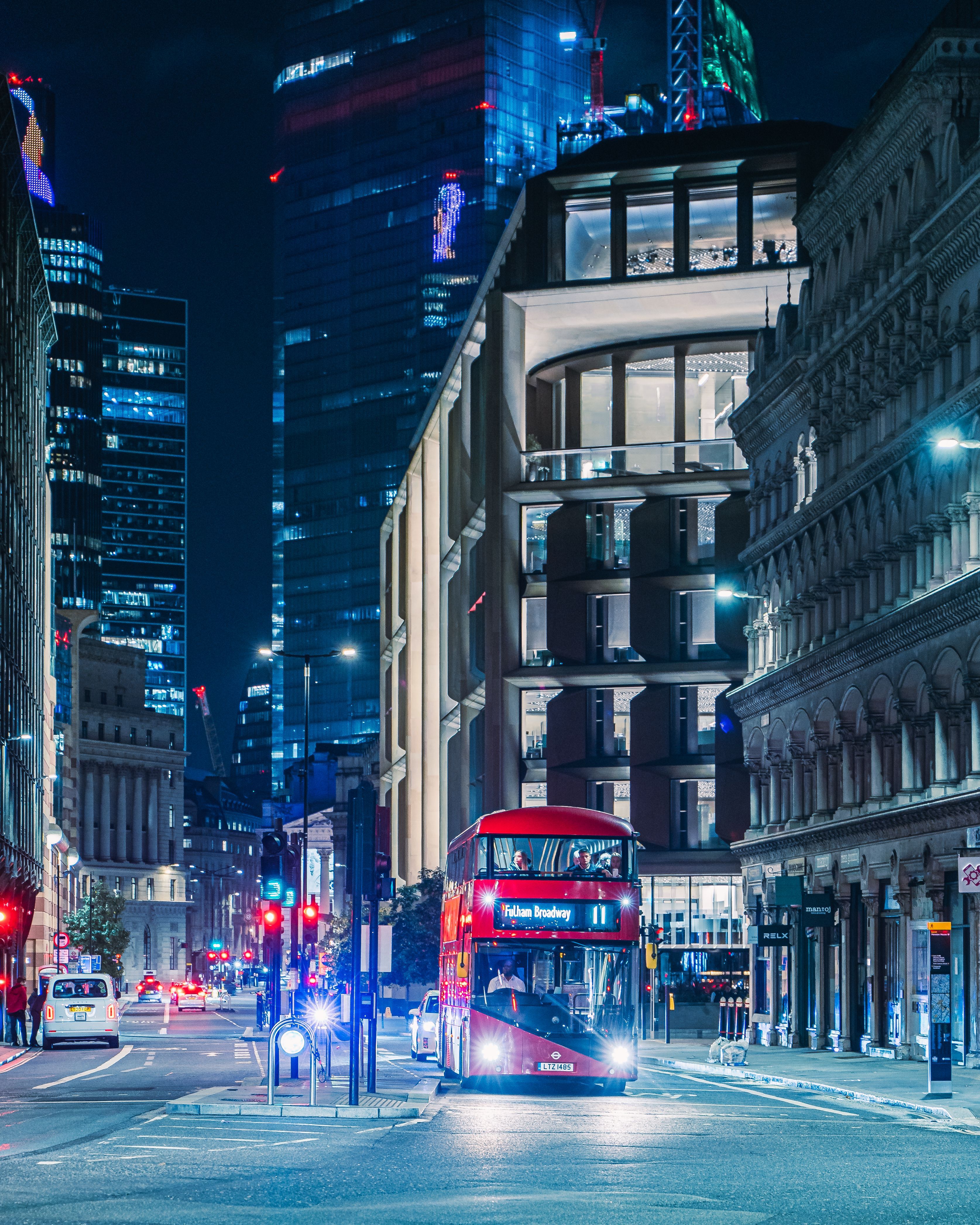 3349x4186 Bus in the Road of Central London · Free