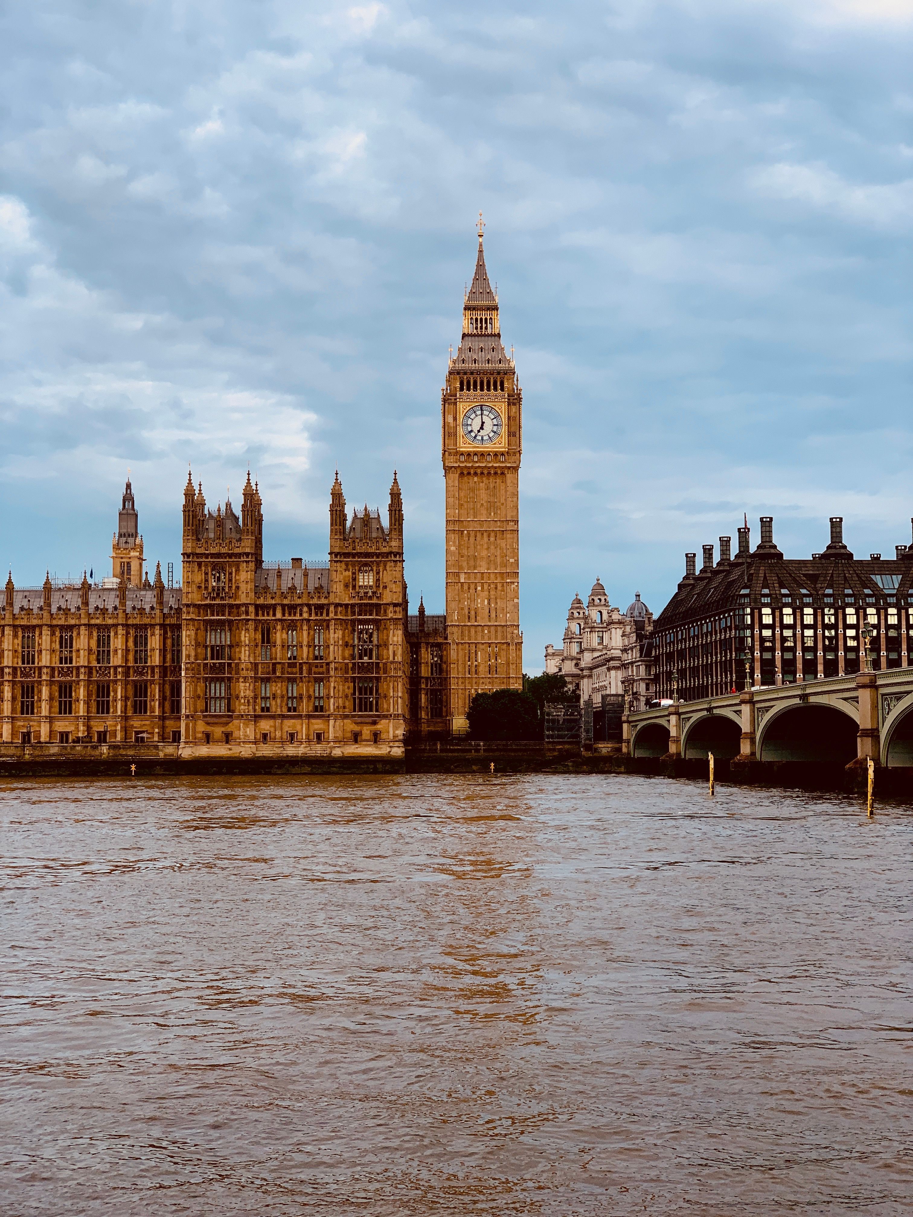 3024x4032 Iconic Big Ben and Houses of Parliament in London · Free