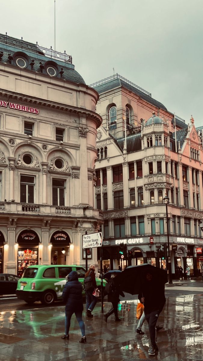 675x1200 London